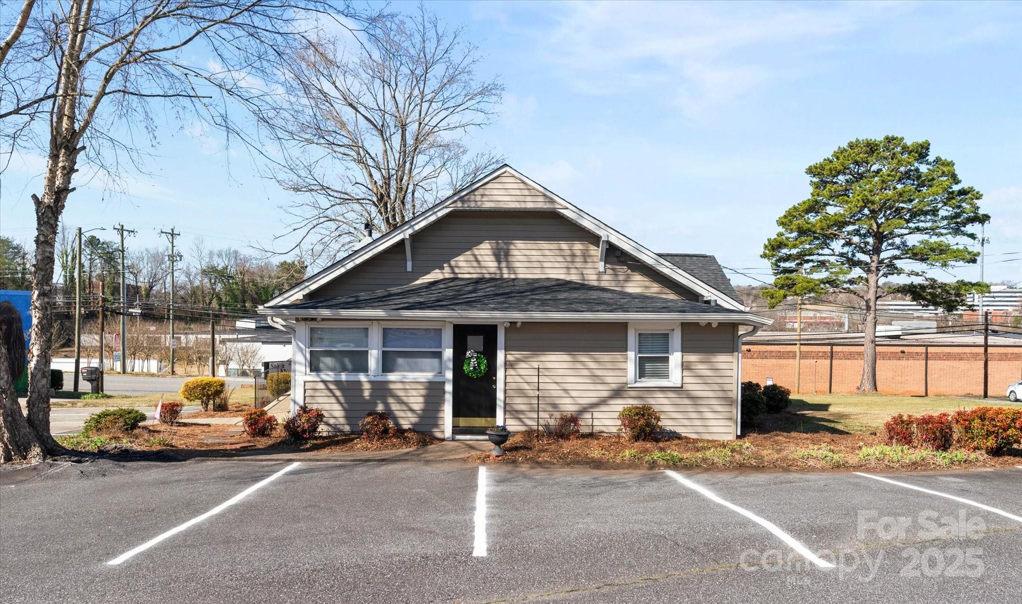 588 11th Street Property Photo 3