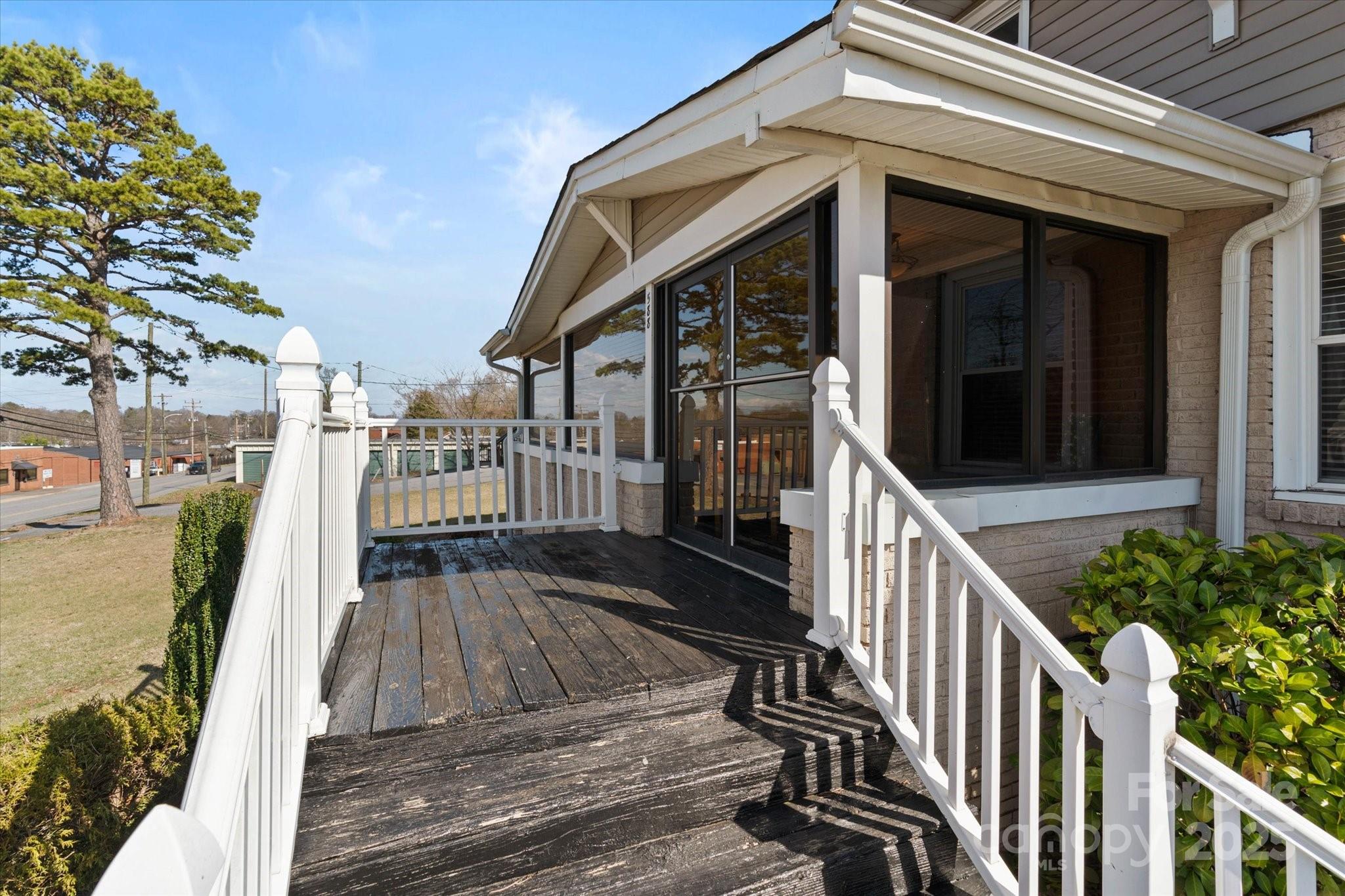 588 11th Street Property Photo 5