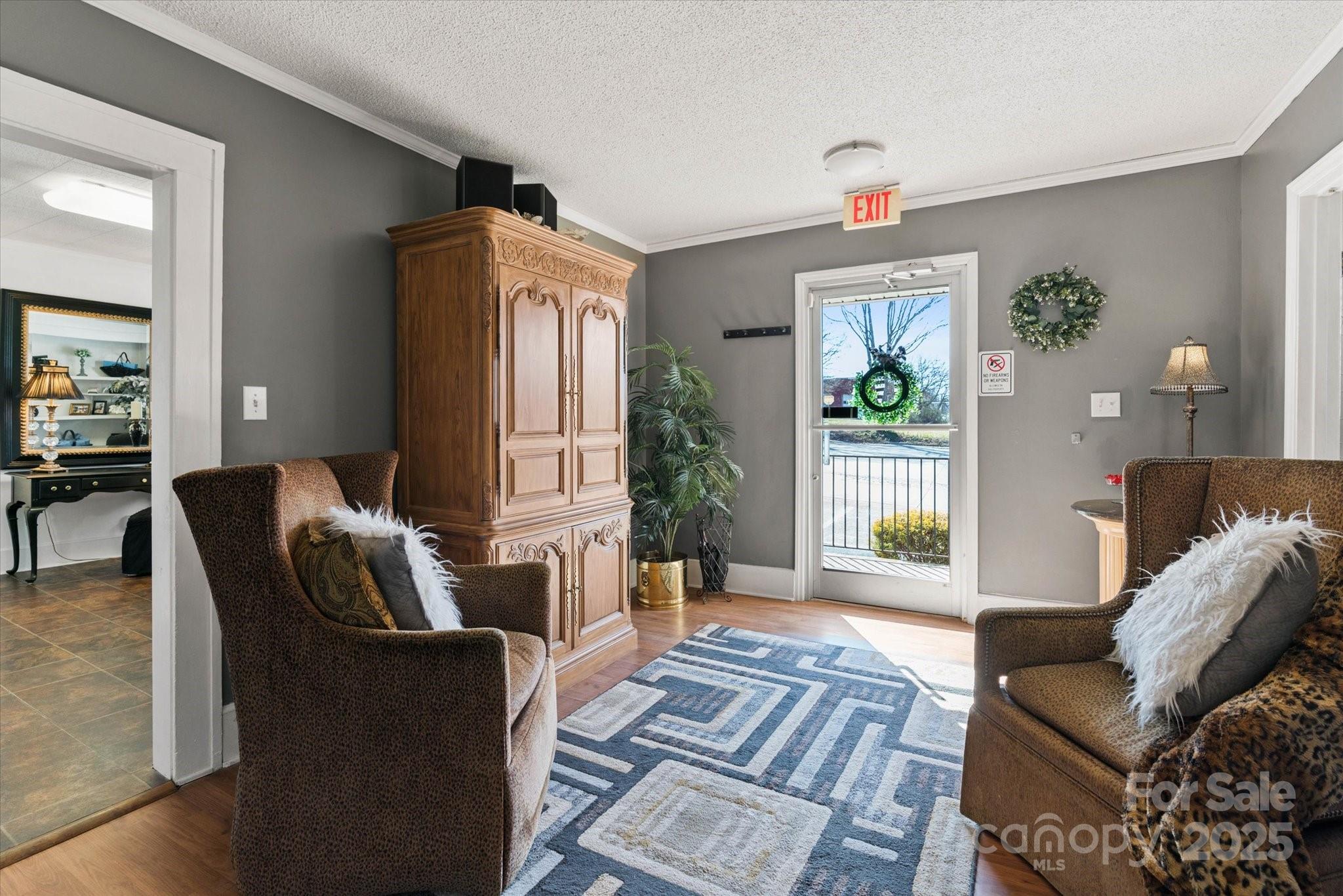 588 11th Street Property Photo 8