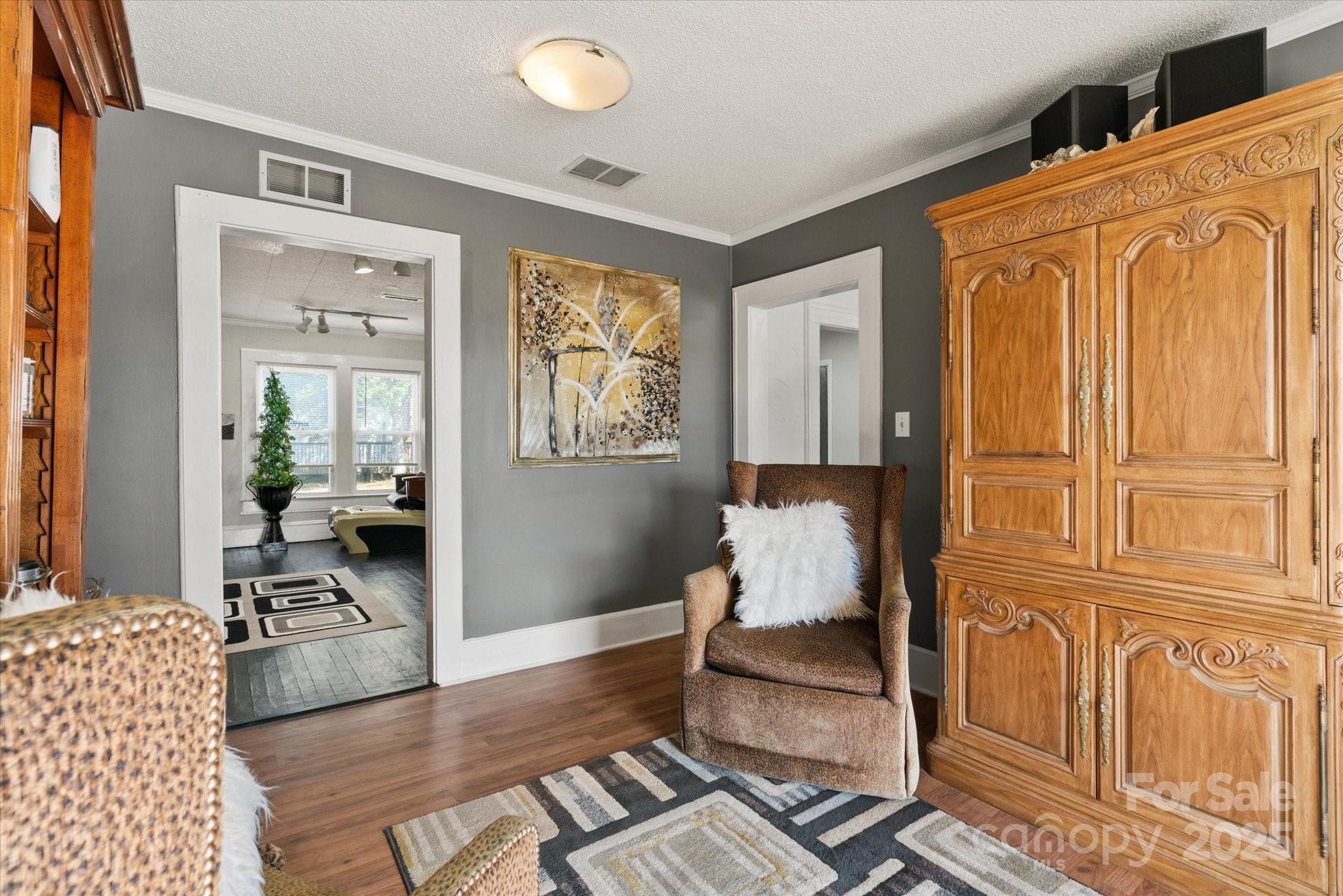 588 11th Street Property Photo 9