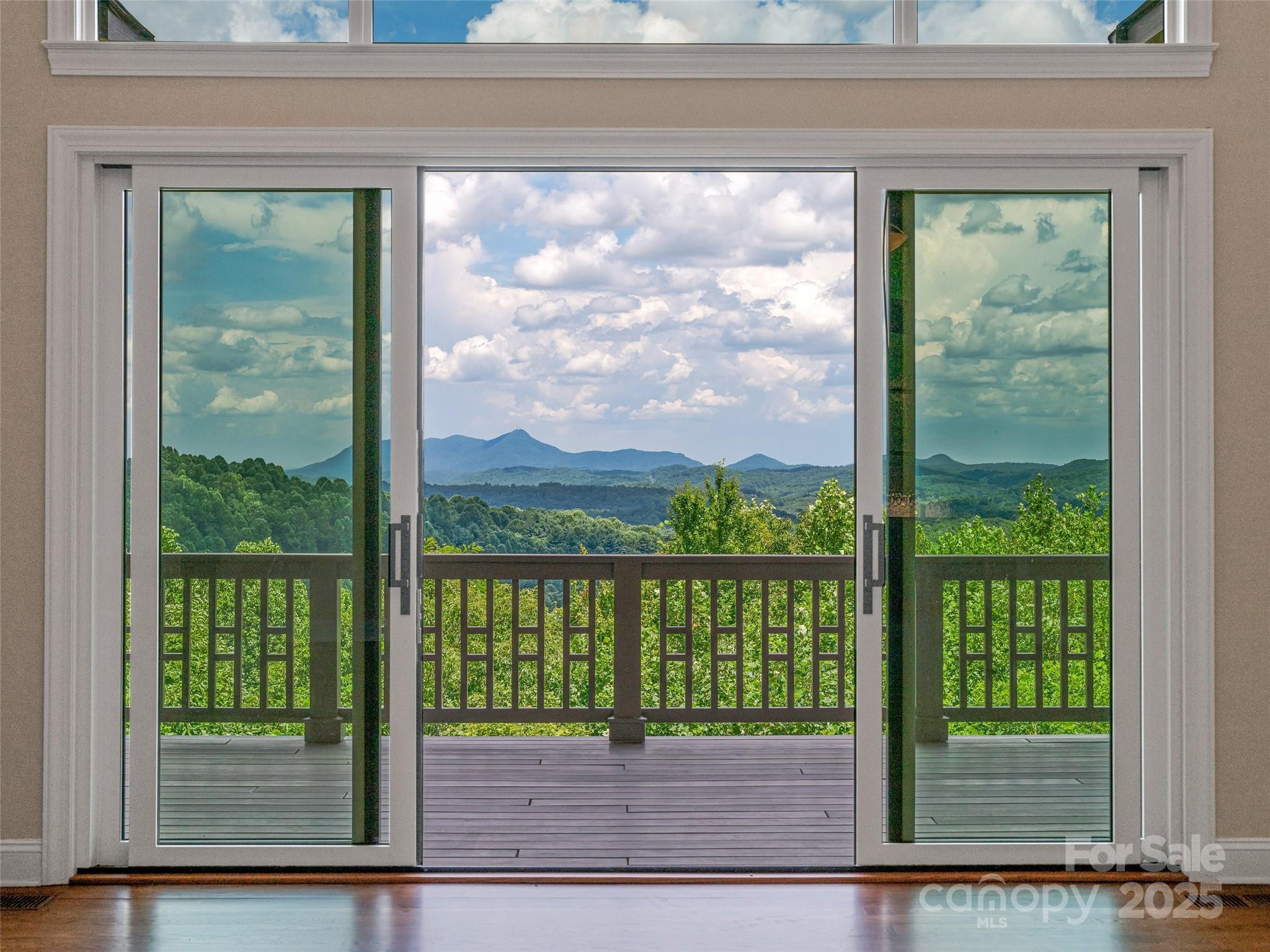 527 Falkirk Way Property Photo 3