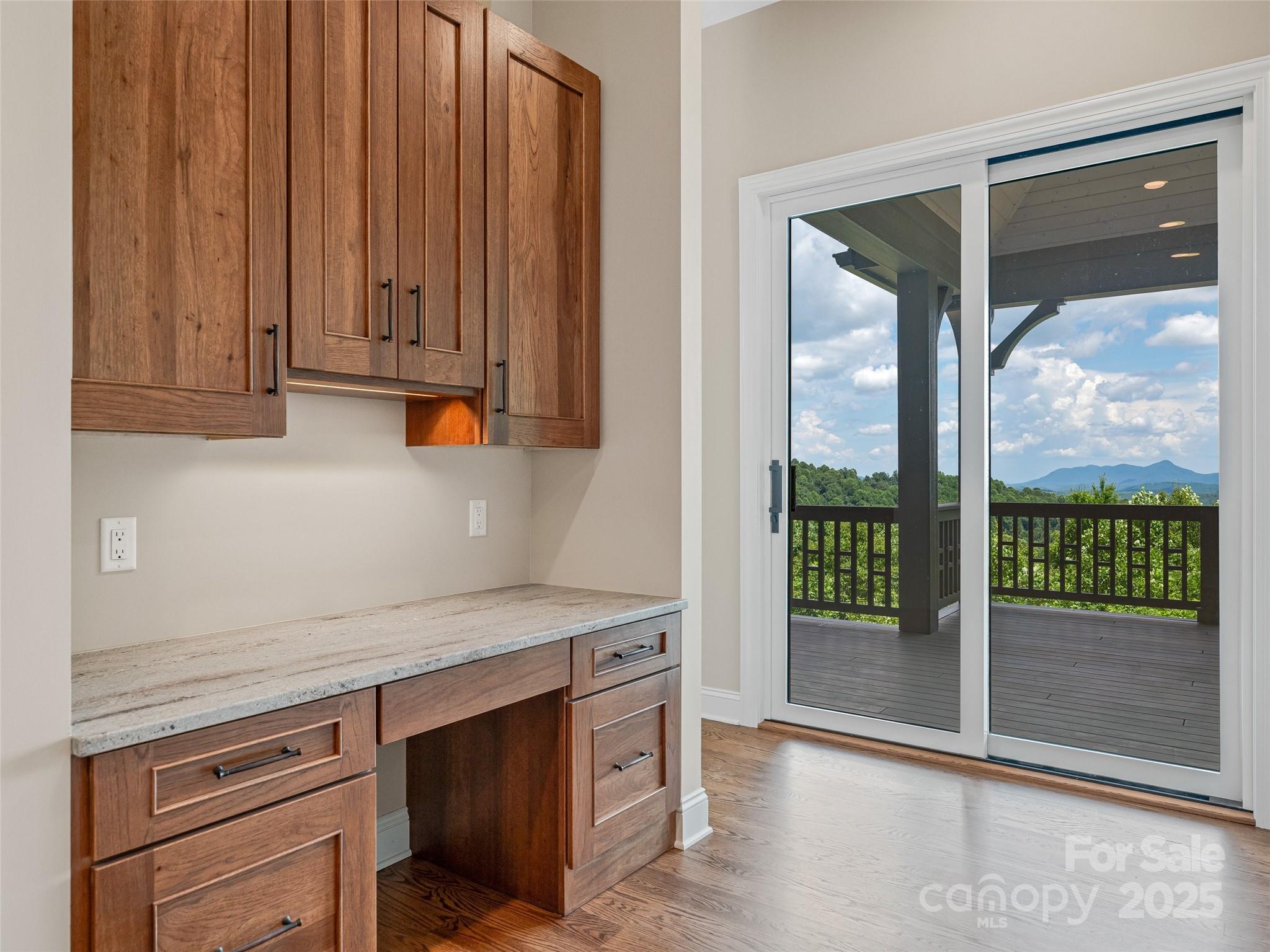 527 Falkirk Way Property Photo 25