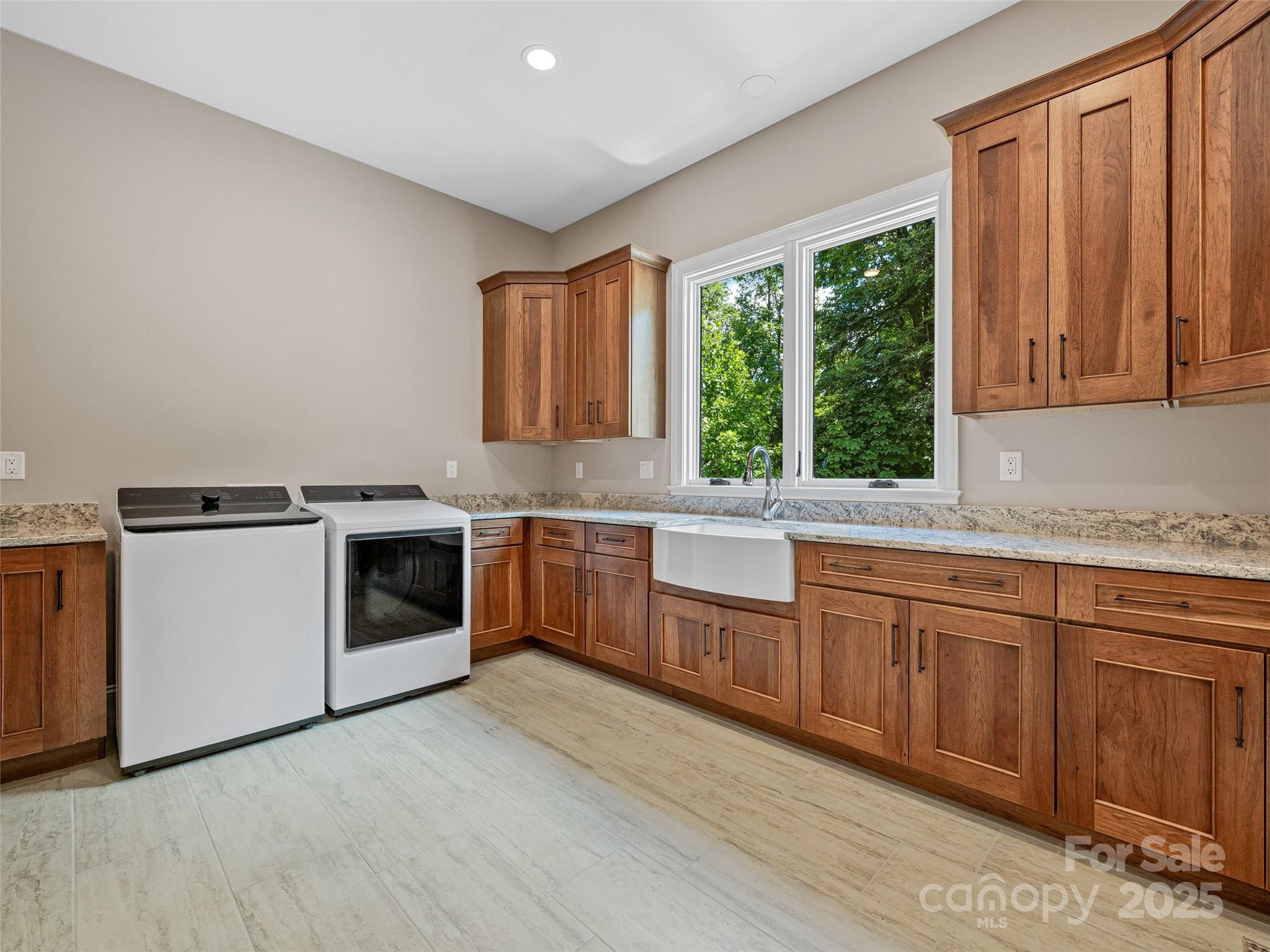 527 Falkirk Way Property Photo 27