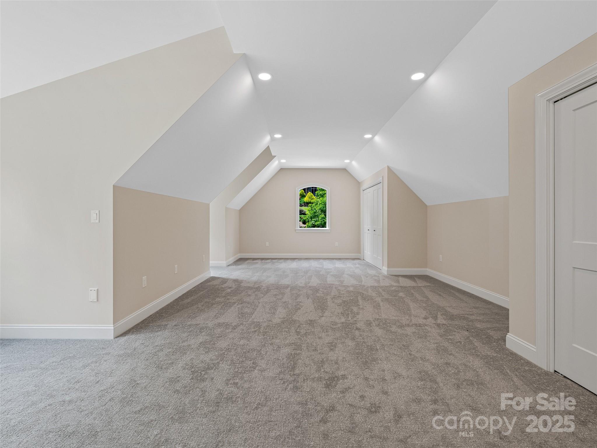 527 Falkirk Way Property Photo 29