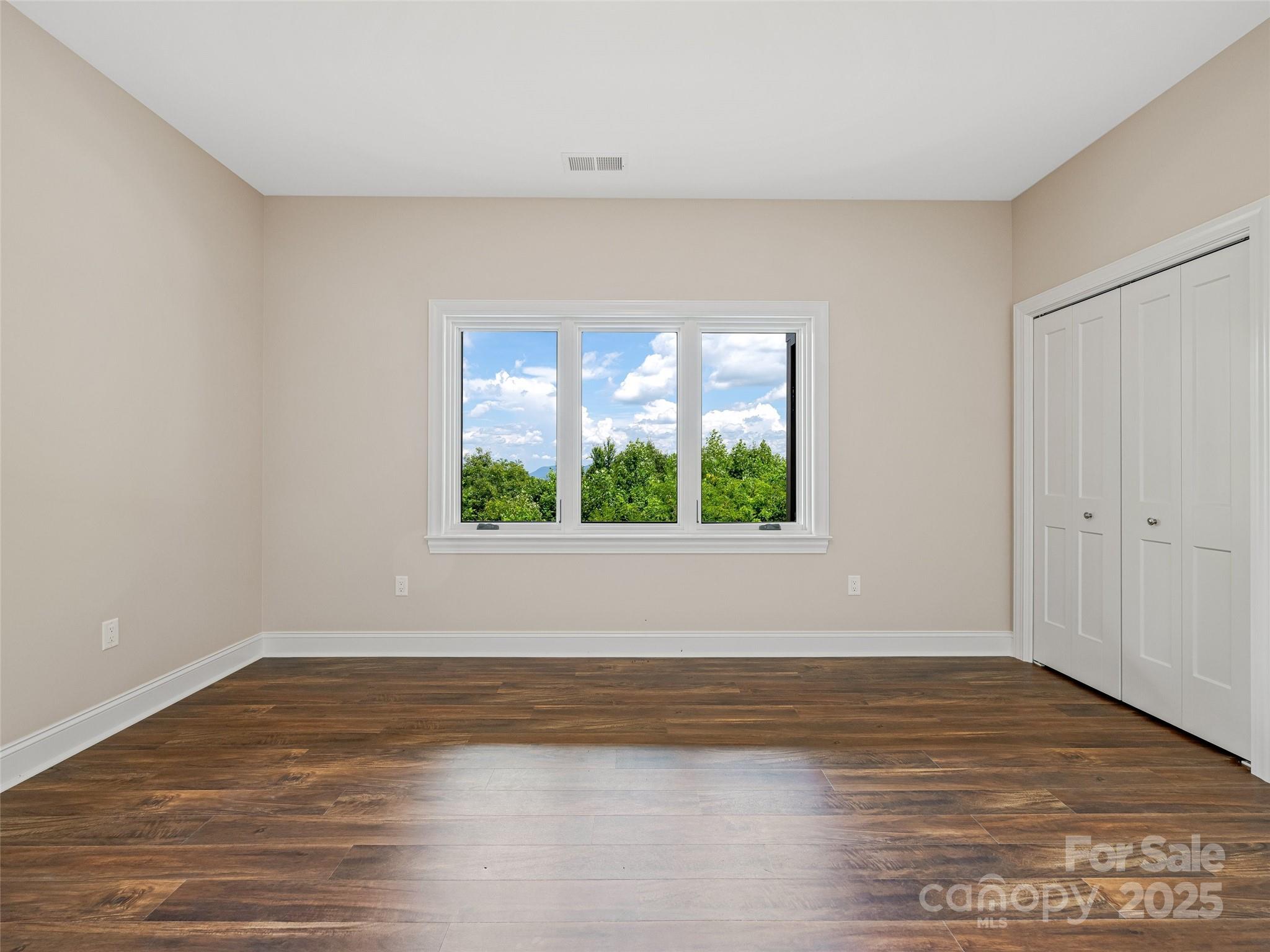 527 Falkirk Way Property Photo 34