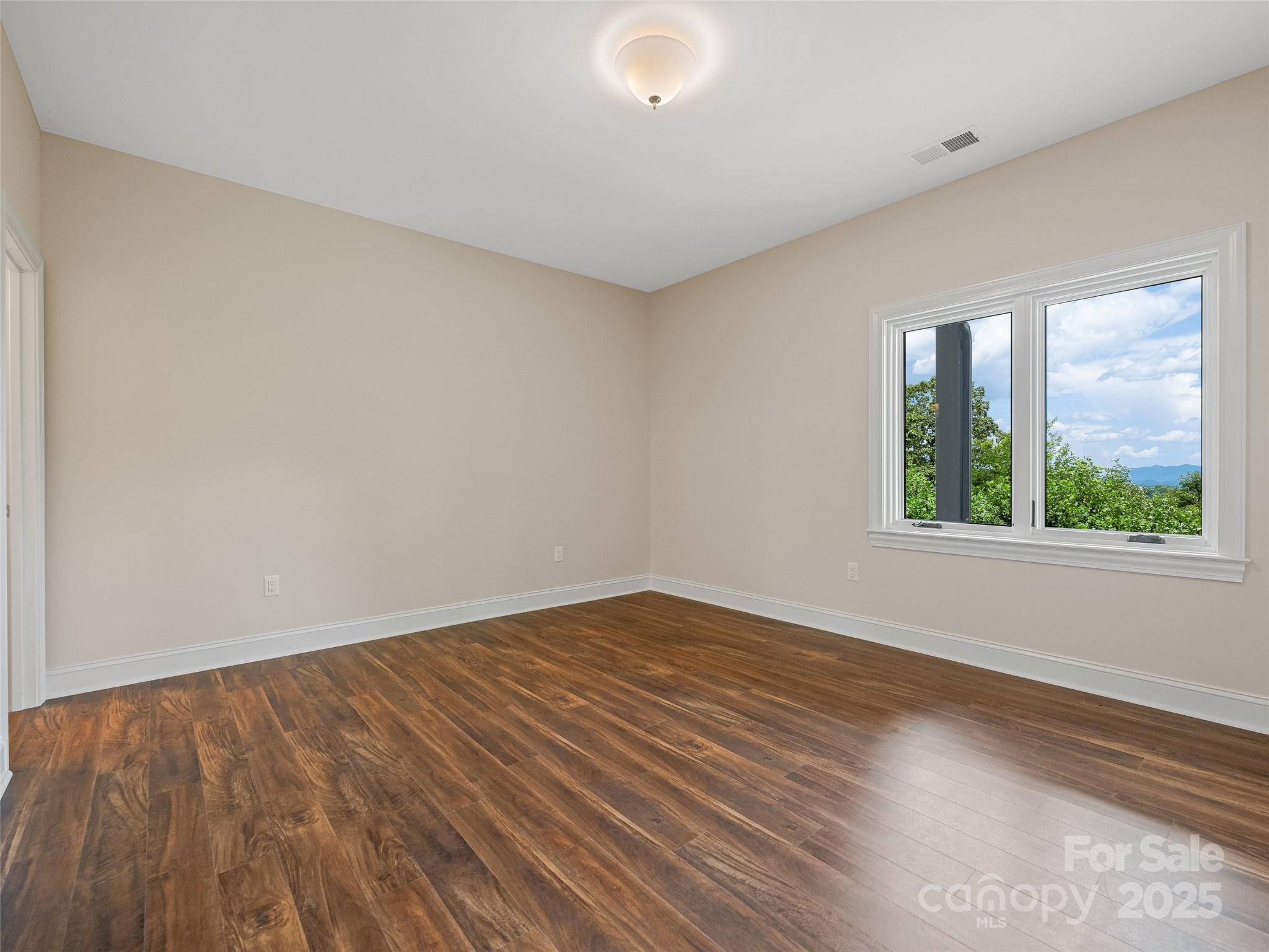 527 Falkirk Way Property Photo 37