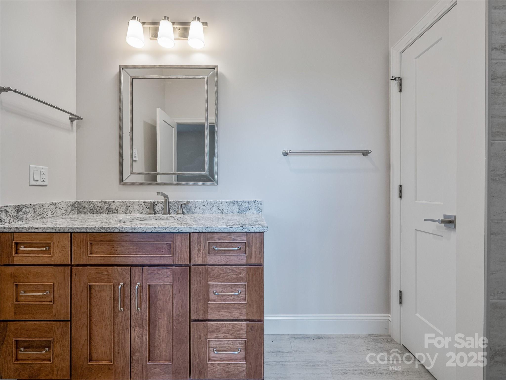 527 Falkirk Way Property Photo 38