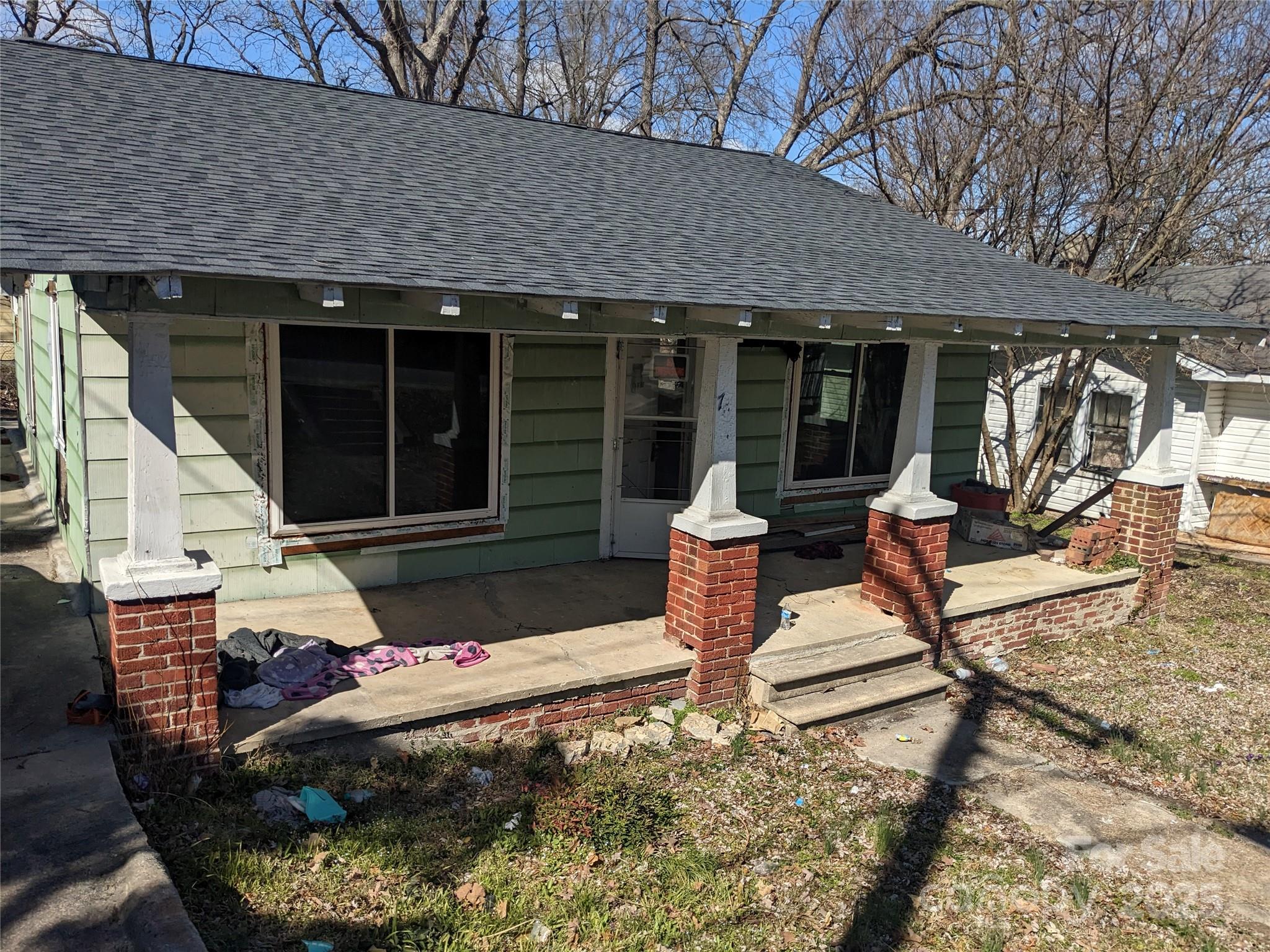 702 E Guilford Street Property Photo
