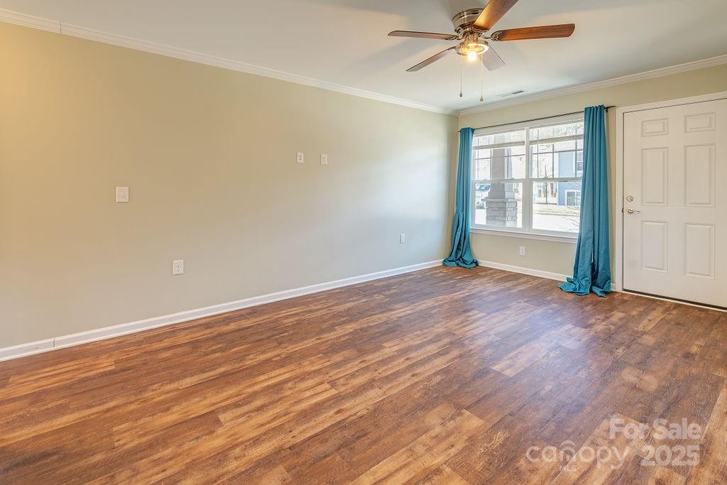 1106 Lynwood Forest Road Property Photo 3