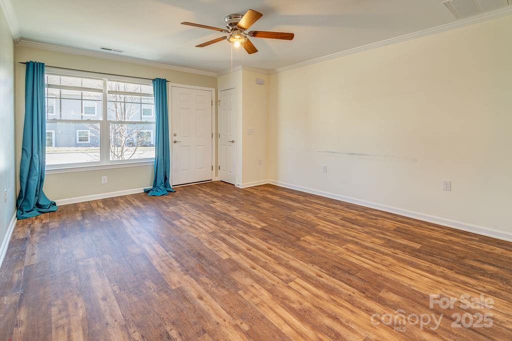 1106 Lynwood Forest Road Property Photo 4