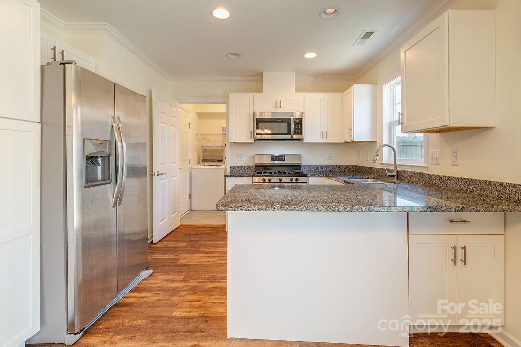 1106 Lynwood Forest Road Property Photo 8