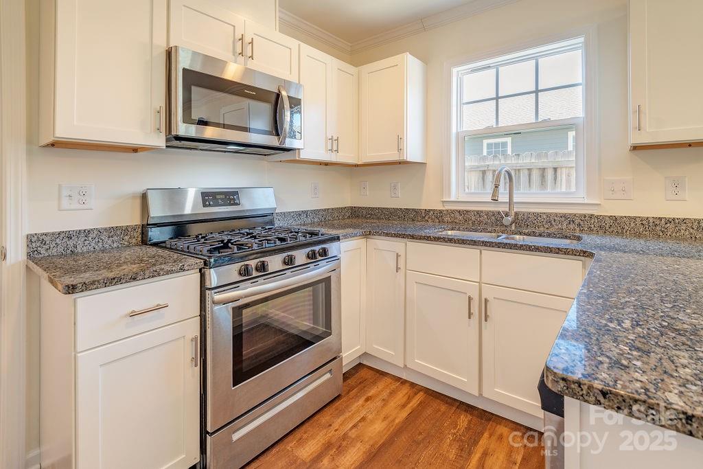 1106 Lynwood Forest Road Property Photo 9