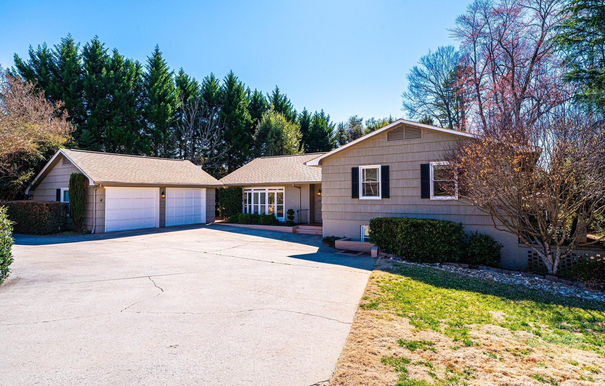 2035 2nd Street Property Photo