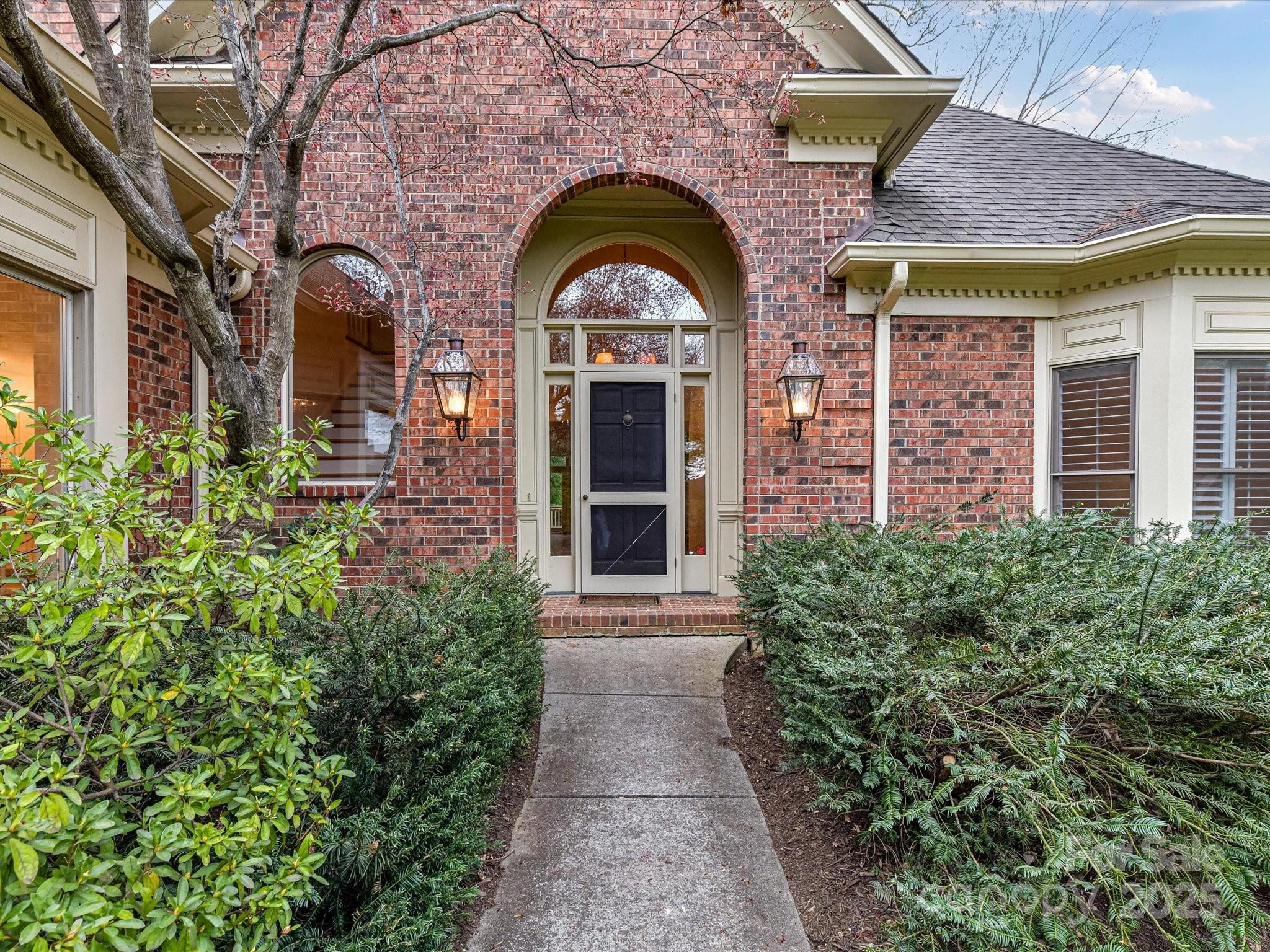 2411 Calais Place Property Photo 4