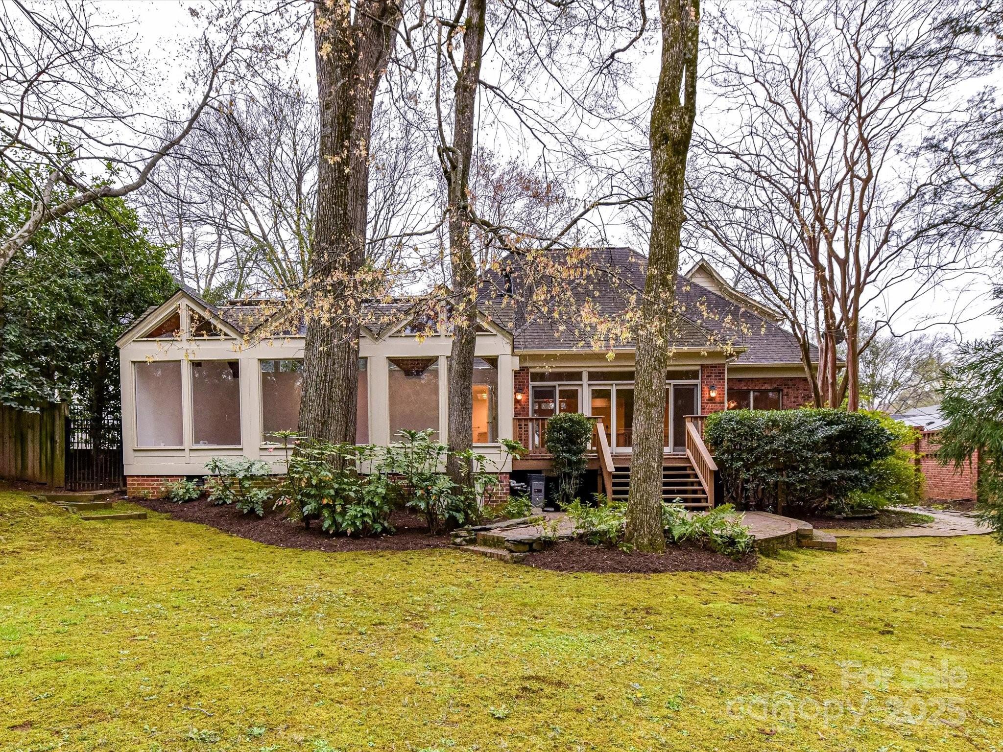 2411 Calais Place Property Photo 5