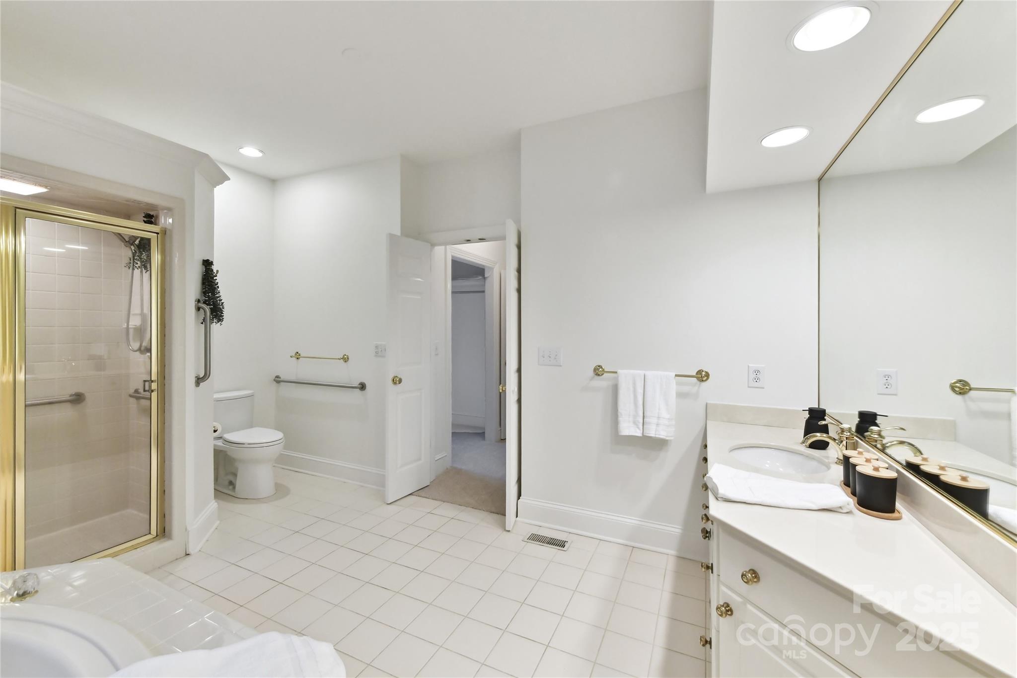 2411 Calais Place Property Photo 25