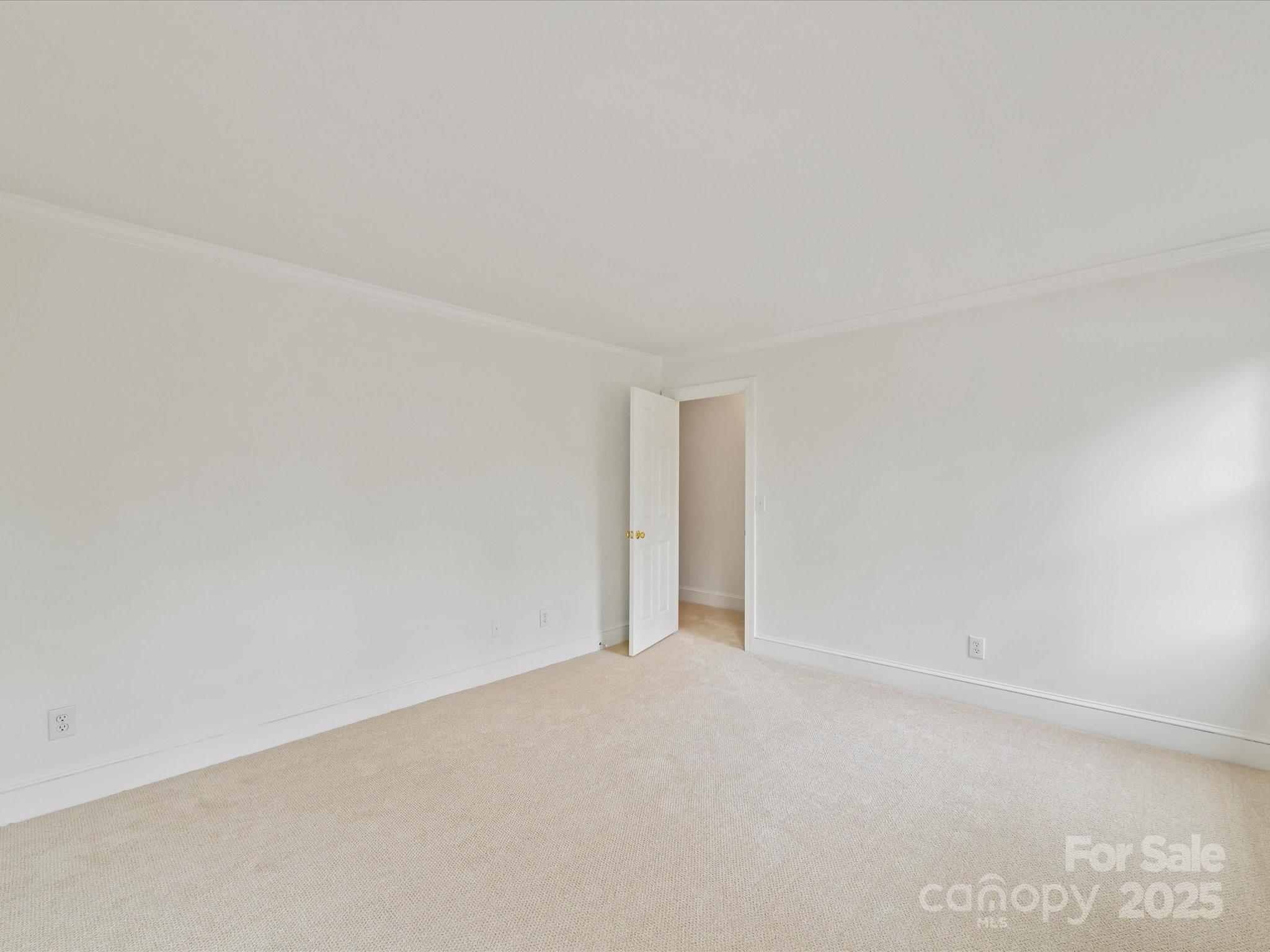 2411 Calais Place Property Photo 33