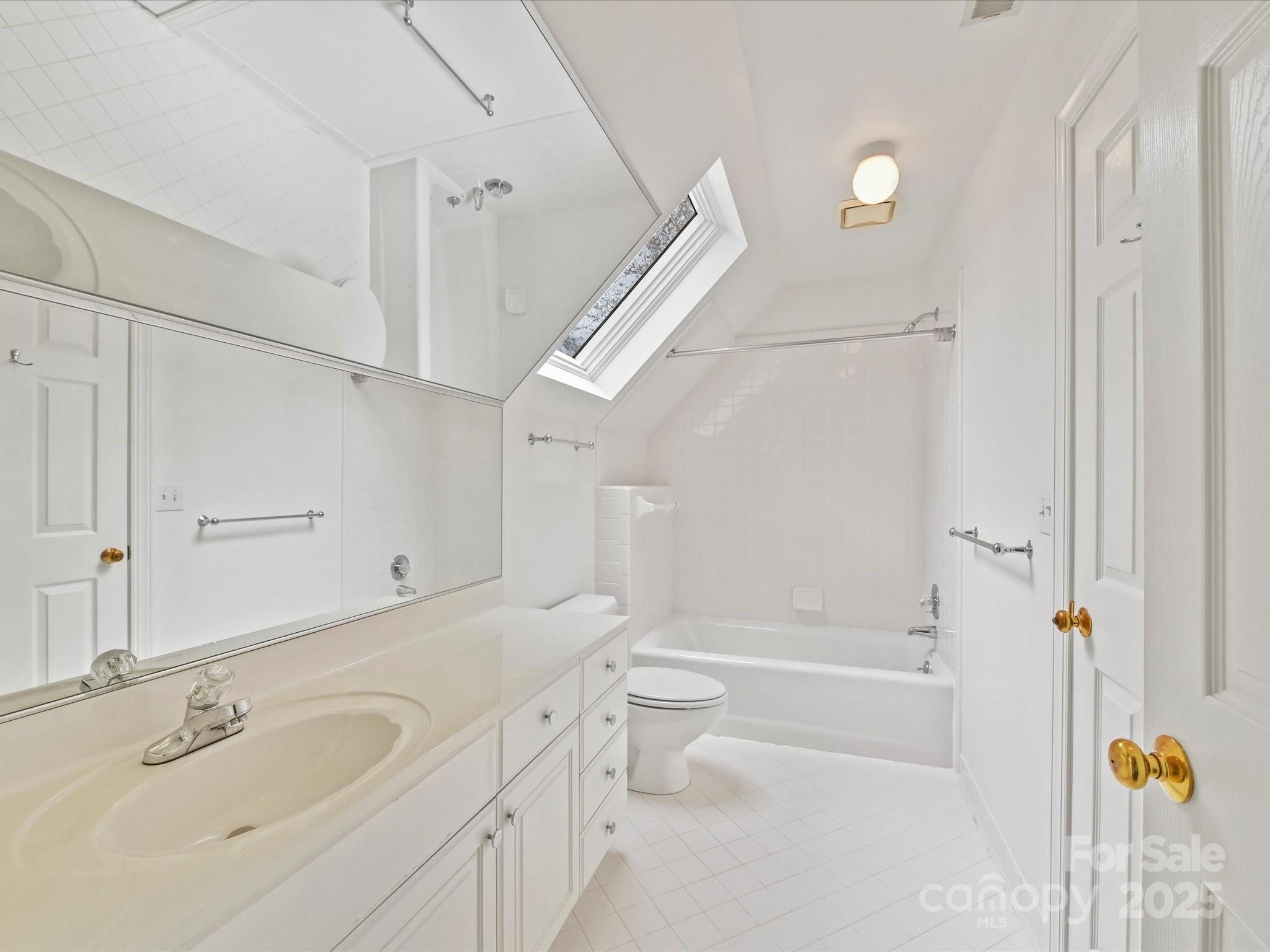 2411 Calais Place Property Photo 34