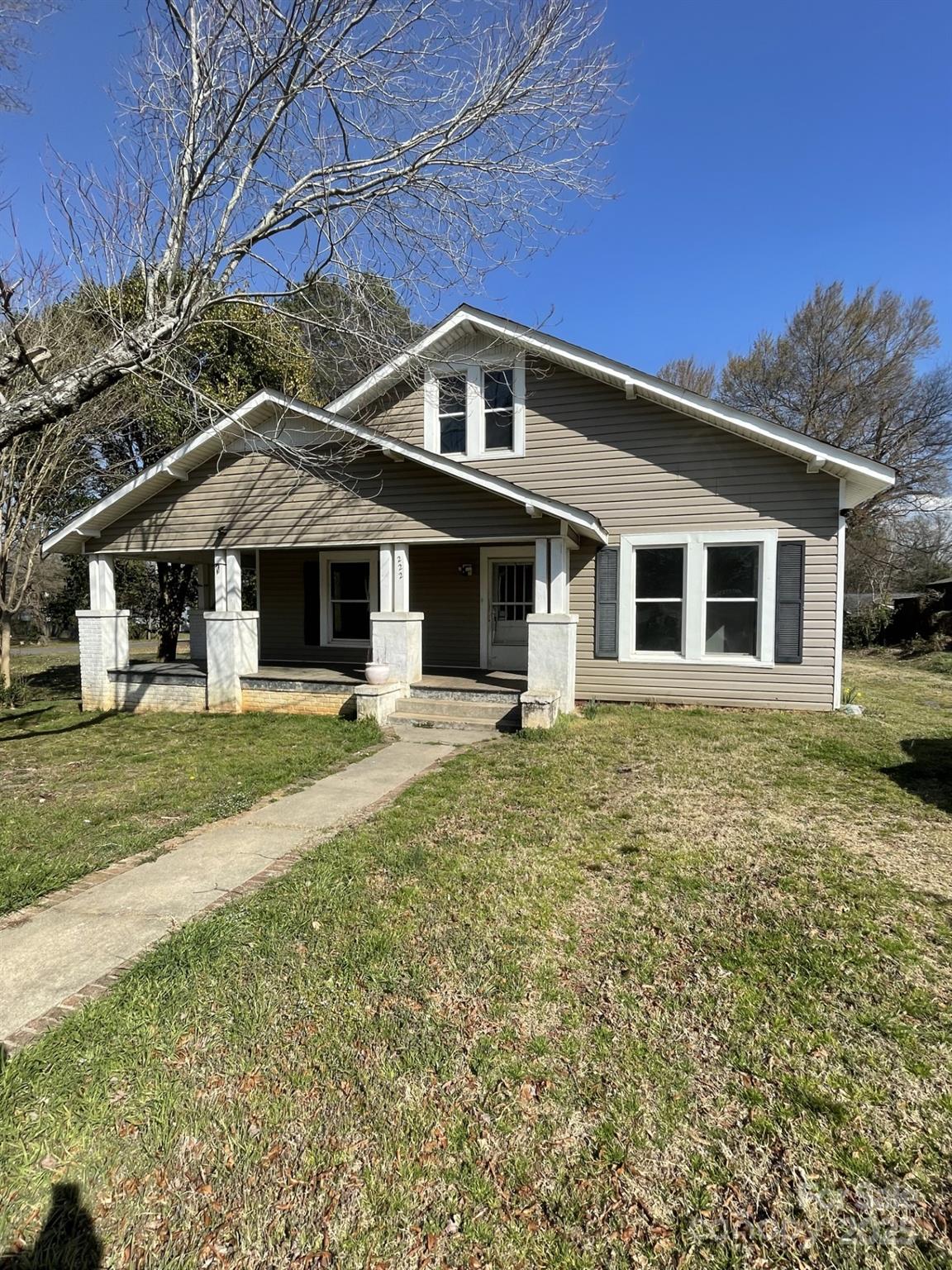 222 2nd Avenue Property Photo