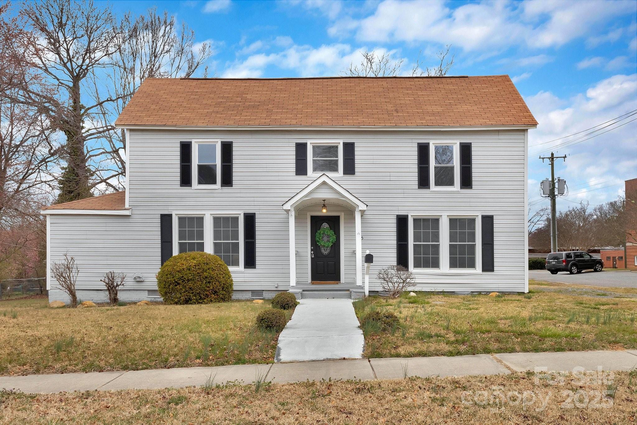 315 E Washington Avenue Property Photo