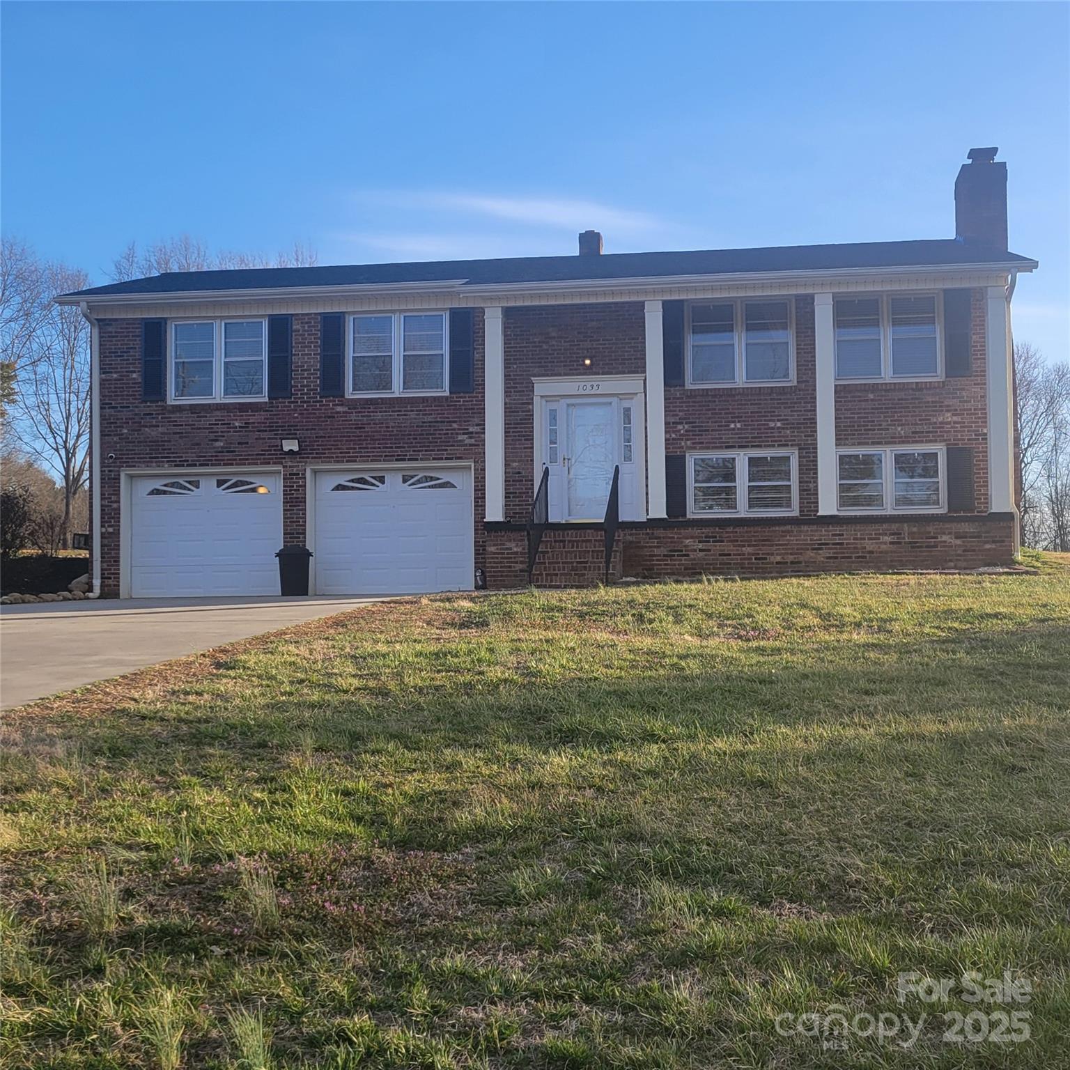 1033 College Avenue Property Photo 1