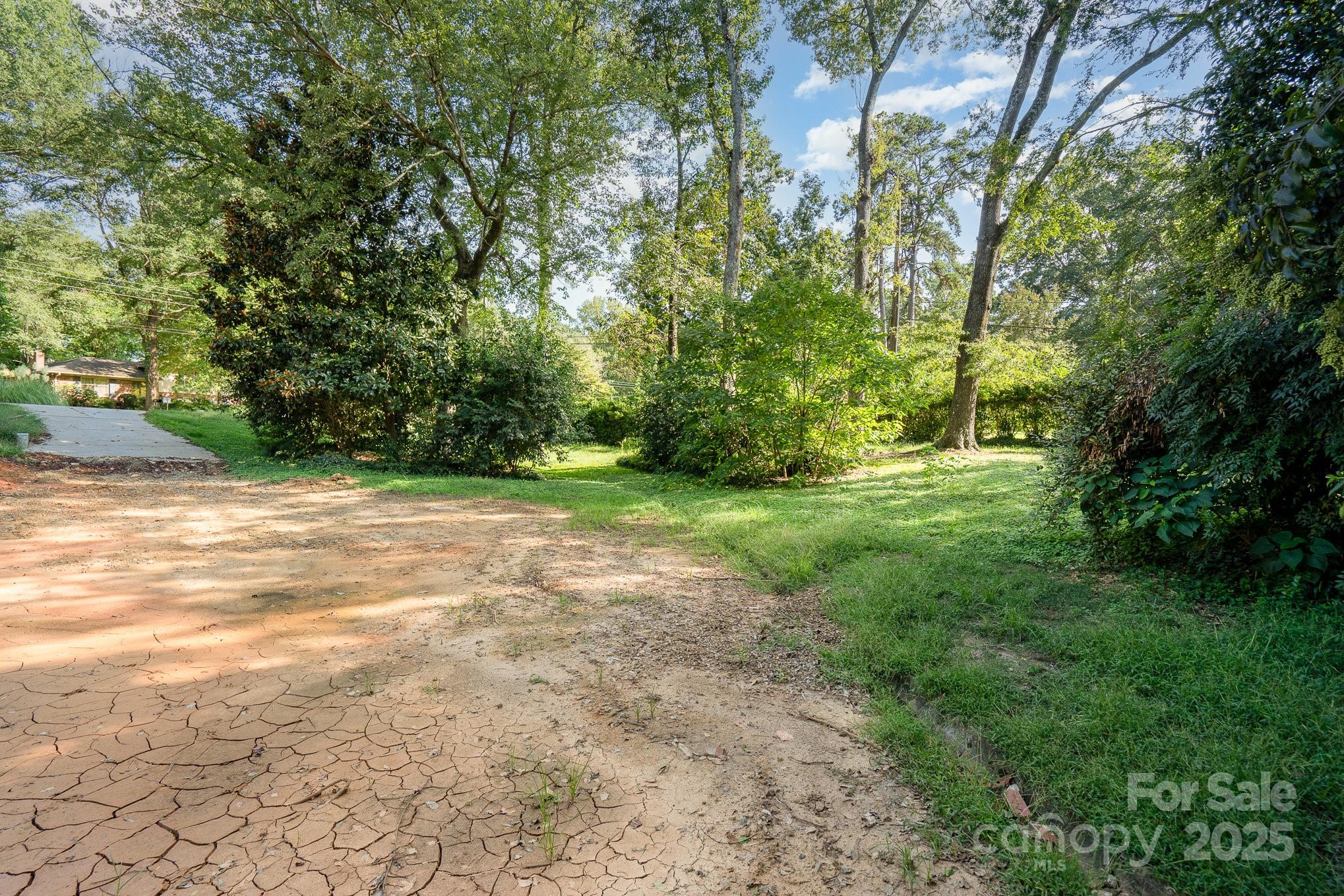 3010 Parkstone Drive Property Photo 9