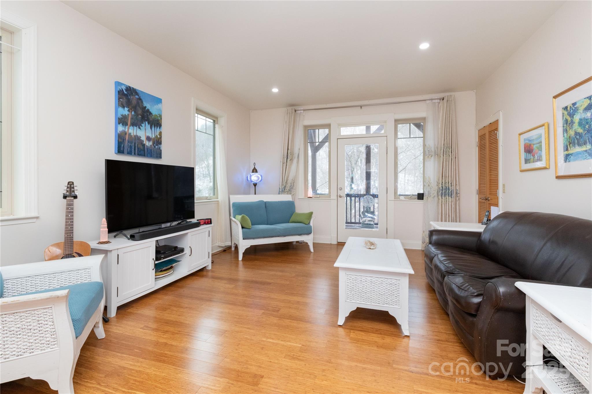 20 Lila Lane B Property Photo 6