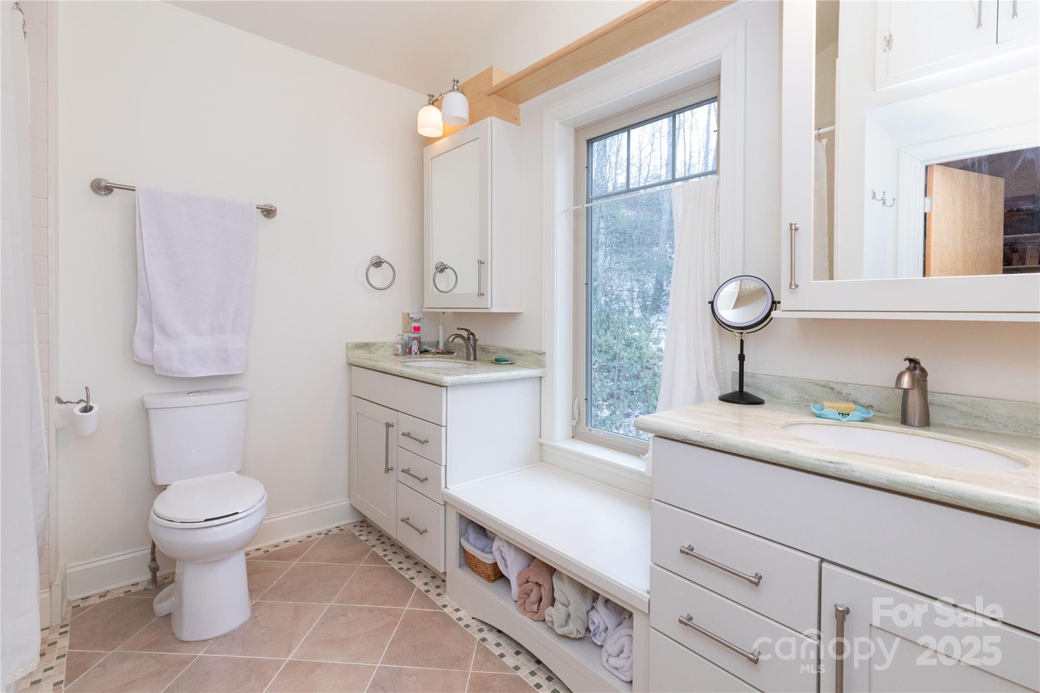 20 Lila Lane B Property Photo 13