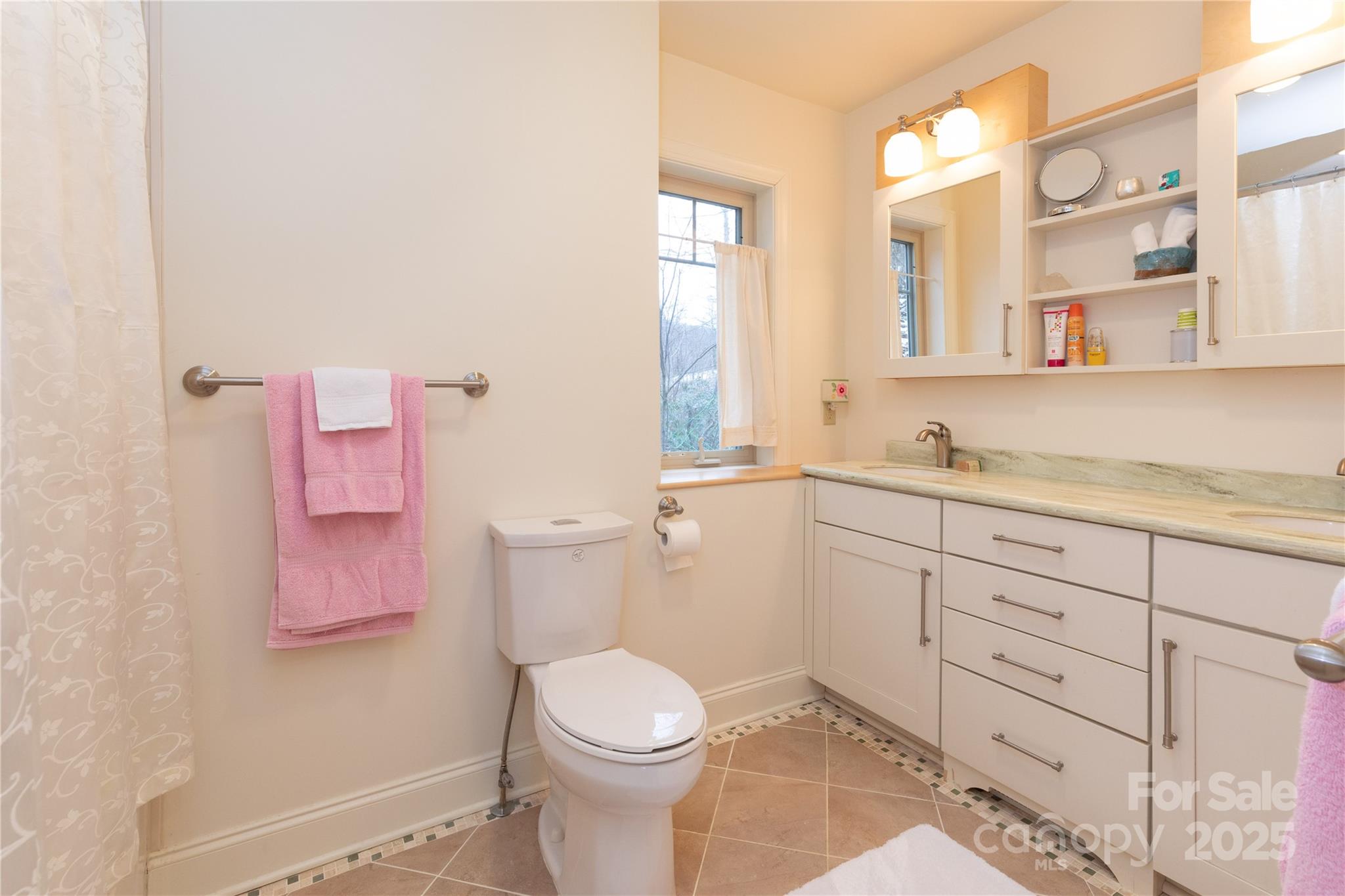 20 Lila Lane B Property Photo 16