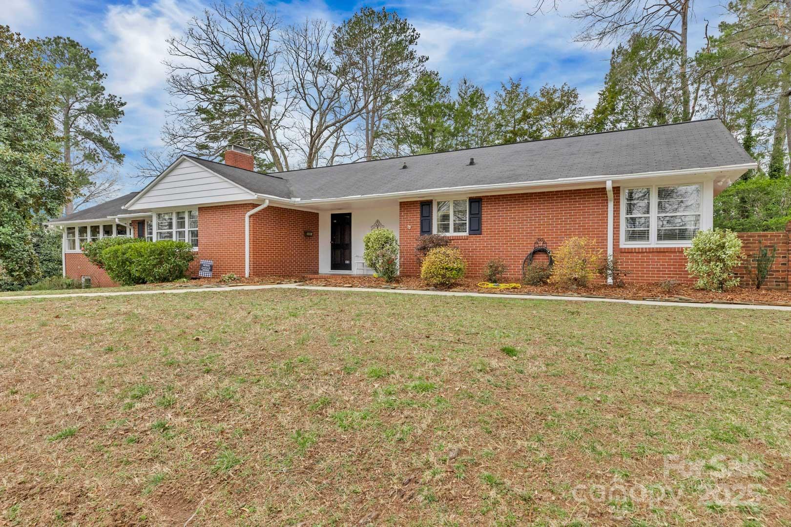 1101 Roundknob Avenue Property Photo