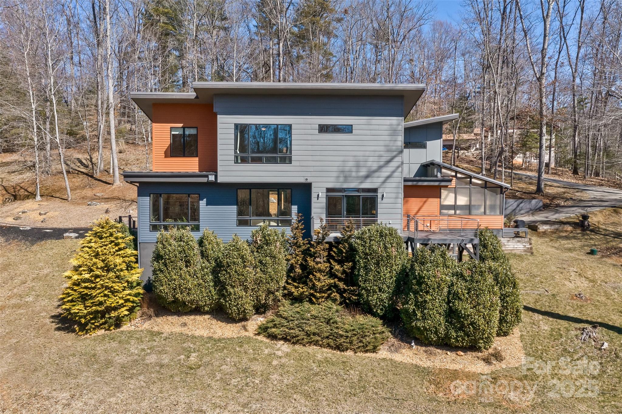 404 Amanda Drive Property Photo 1