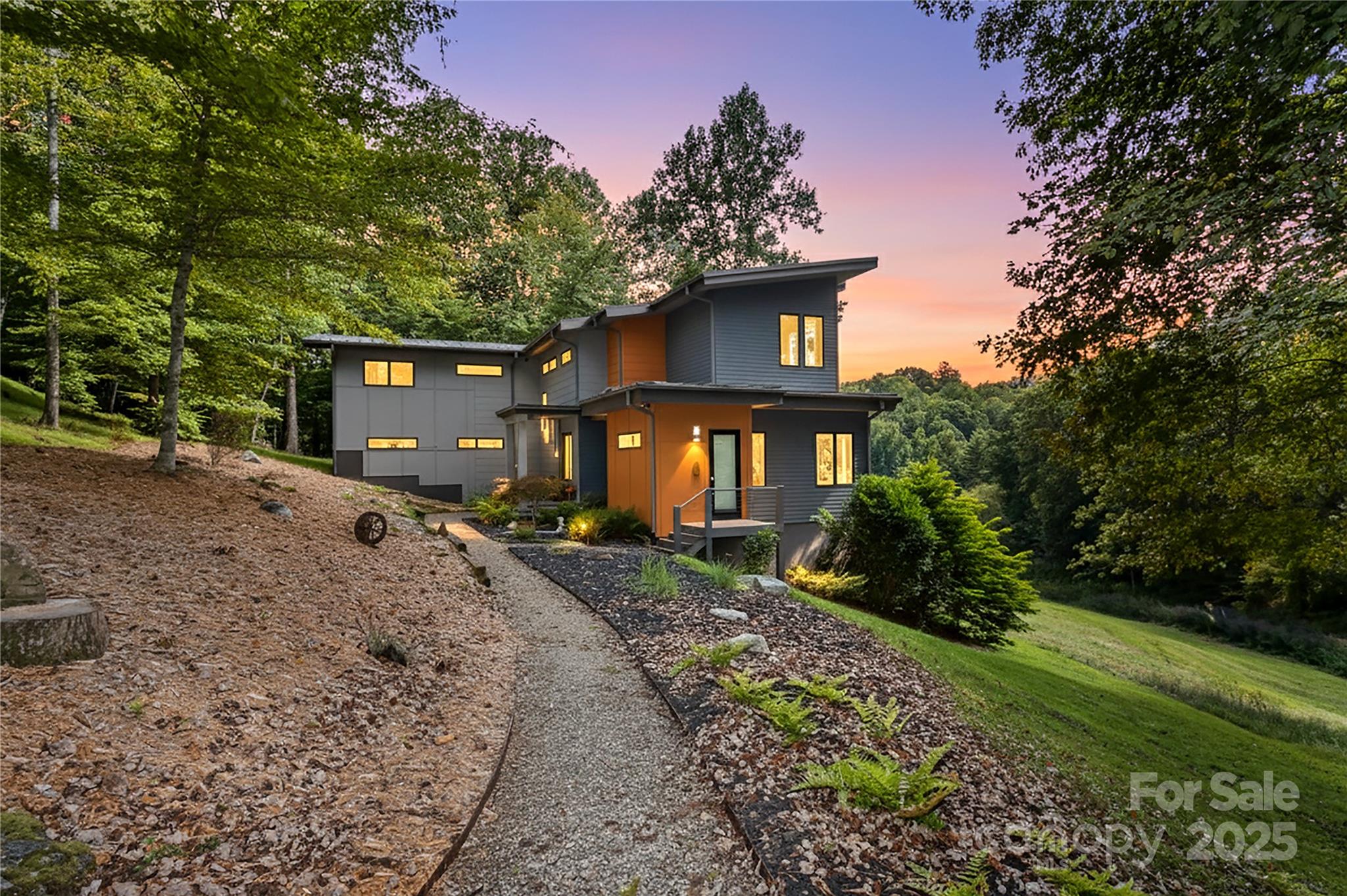 404 Amanda Drive Property Photo 1