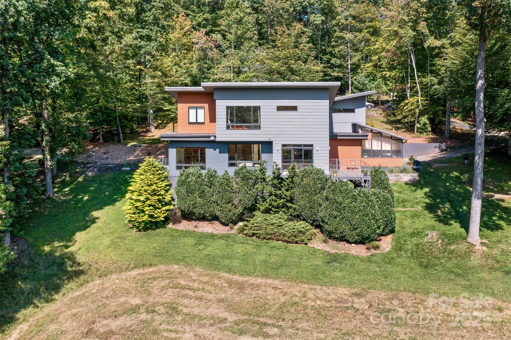 404 Amanda Drive Property Photo 2