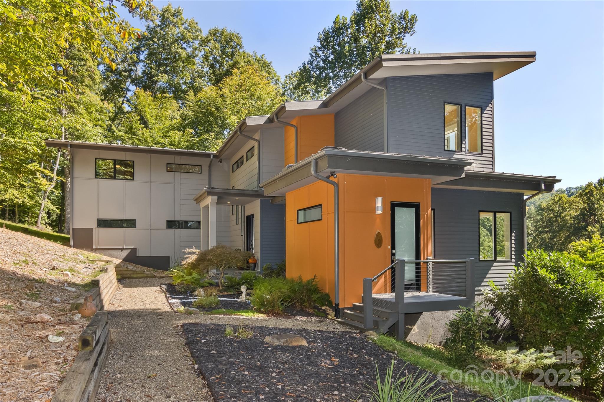 404 Amanda Drive Property Photo 5