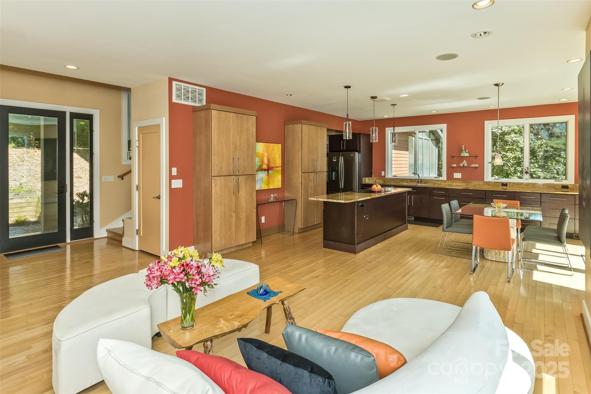 404 Amanda Drive Property Photo 6