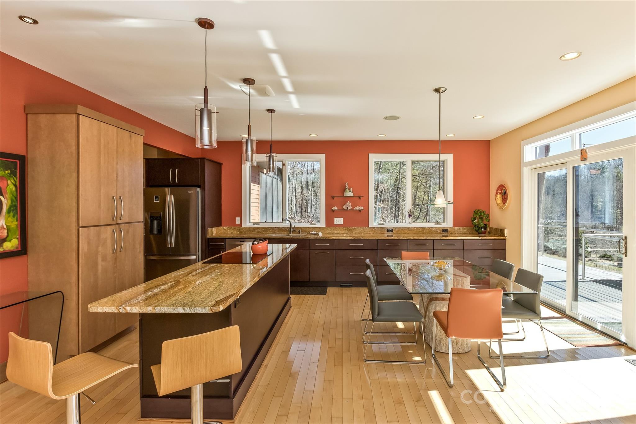 404 Amanda Drive Property Photo 9