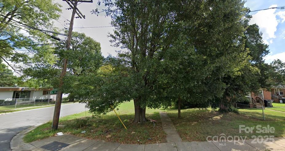2228 Custer Street Property Photo