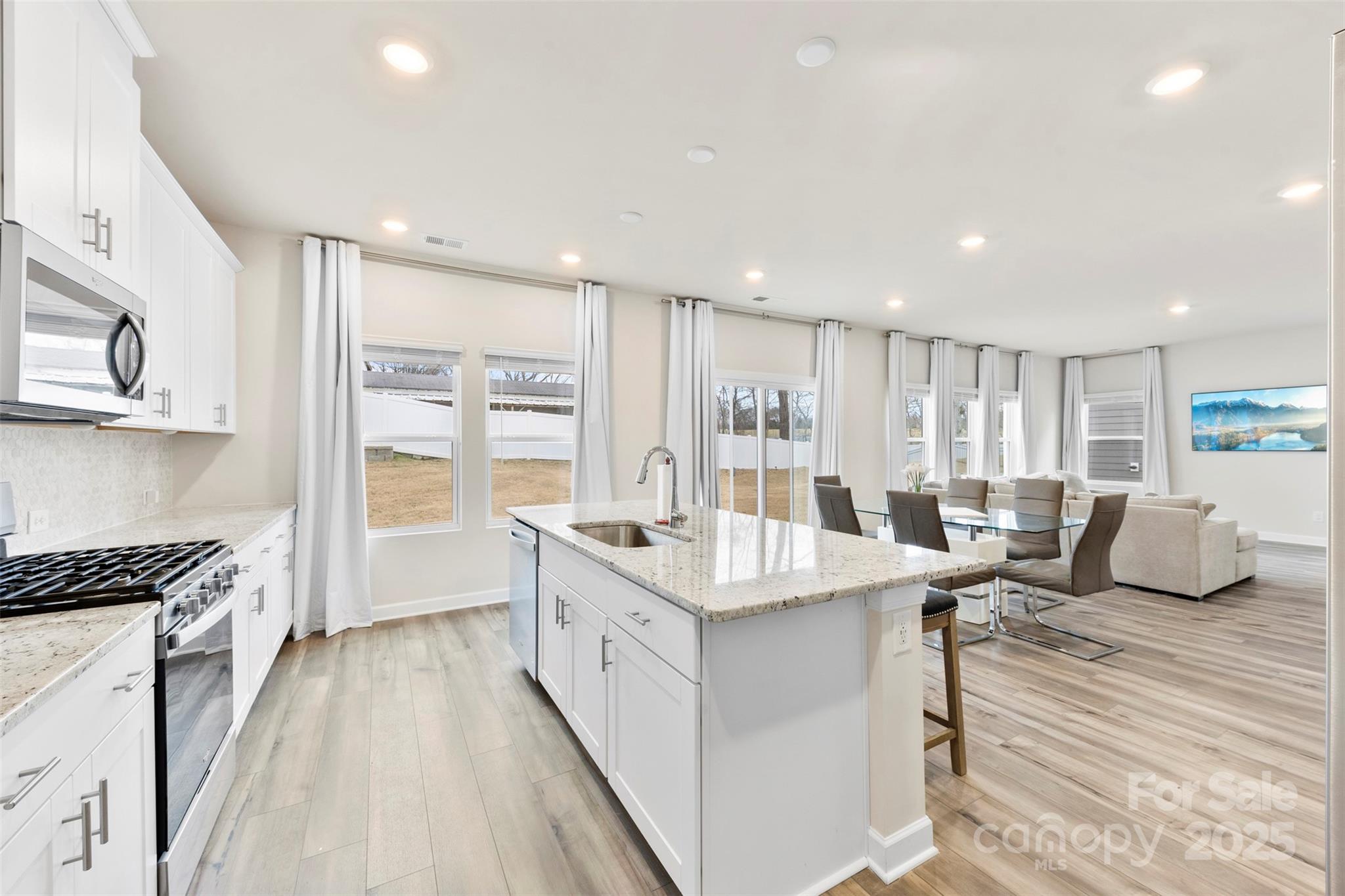 916 Clementine Road Property Photo