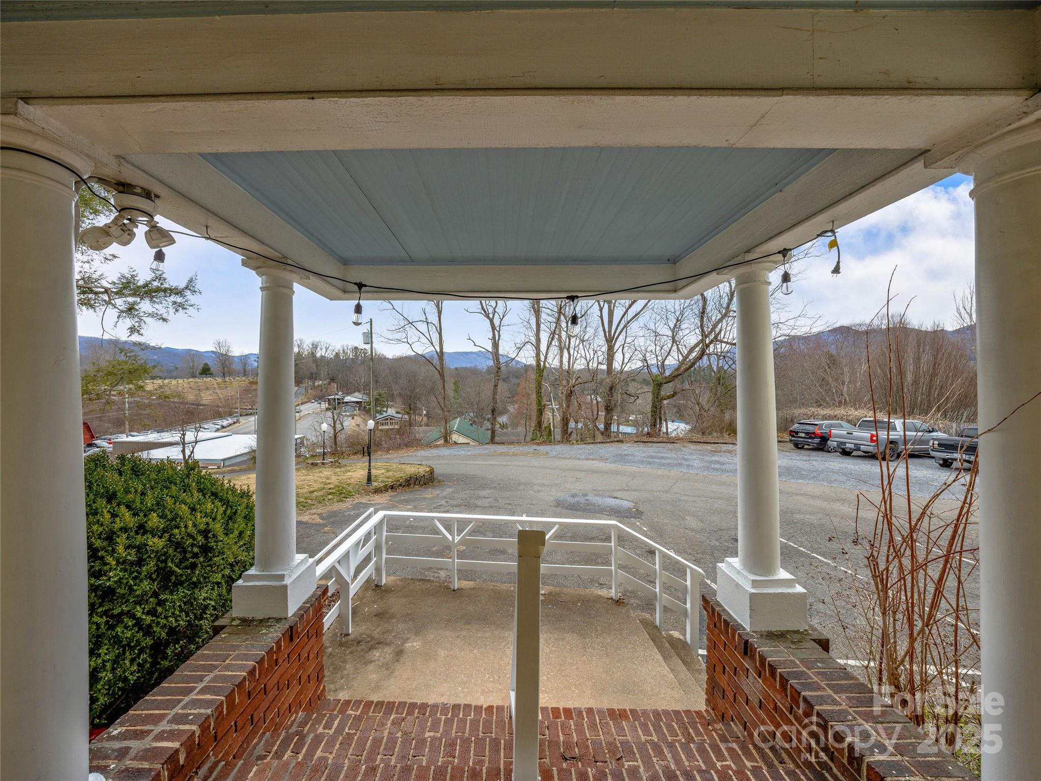 274 S Main Street Property Photo 7
