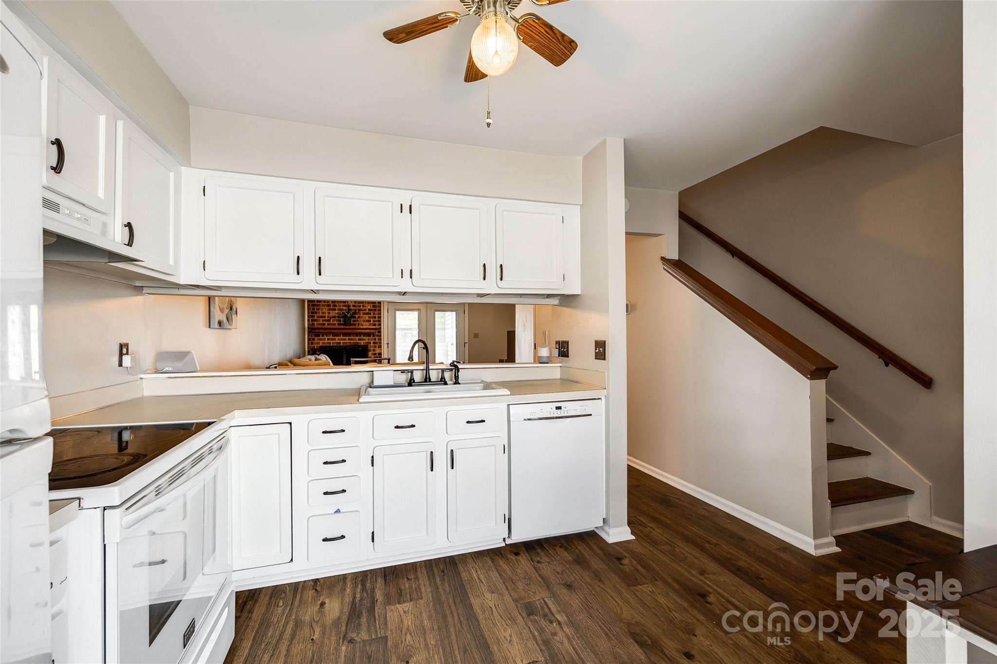 10961 Carmel Crossing Road Property Photo 2