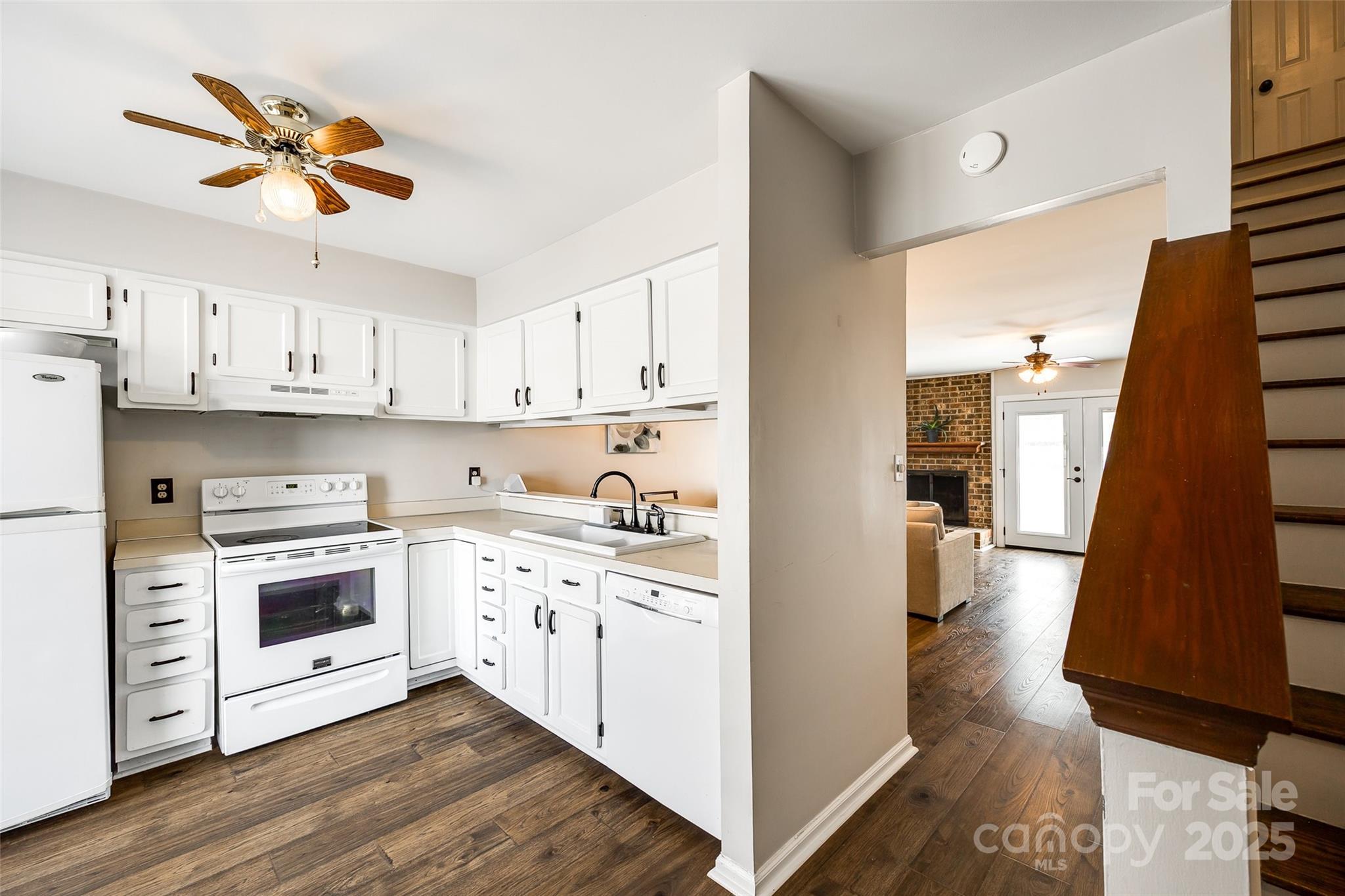 10961 Carmel Crossing Road Property Photo 4