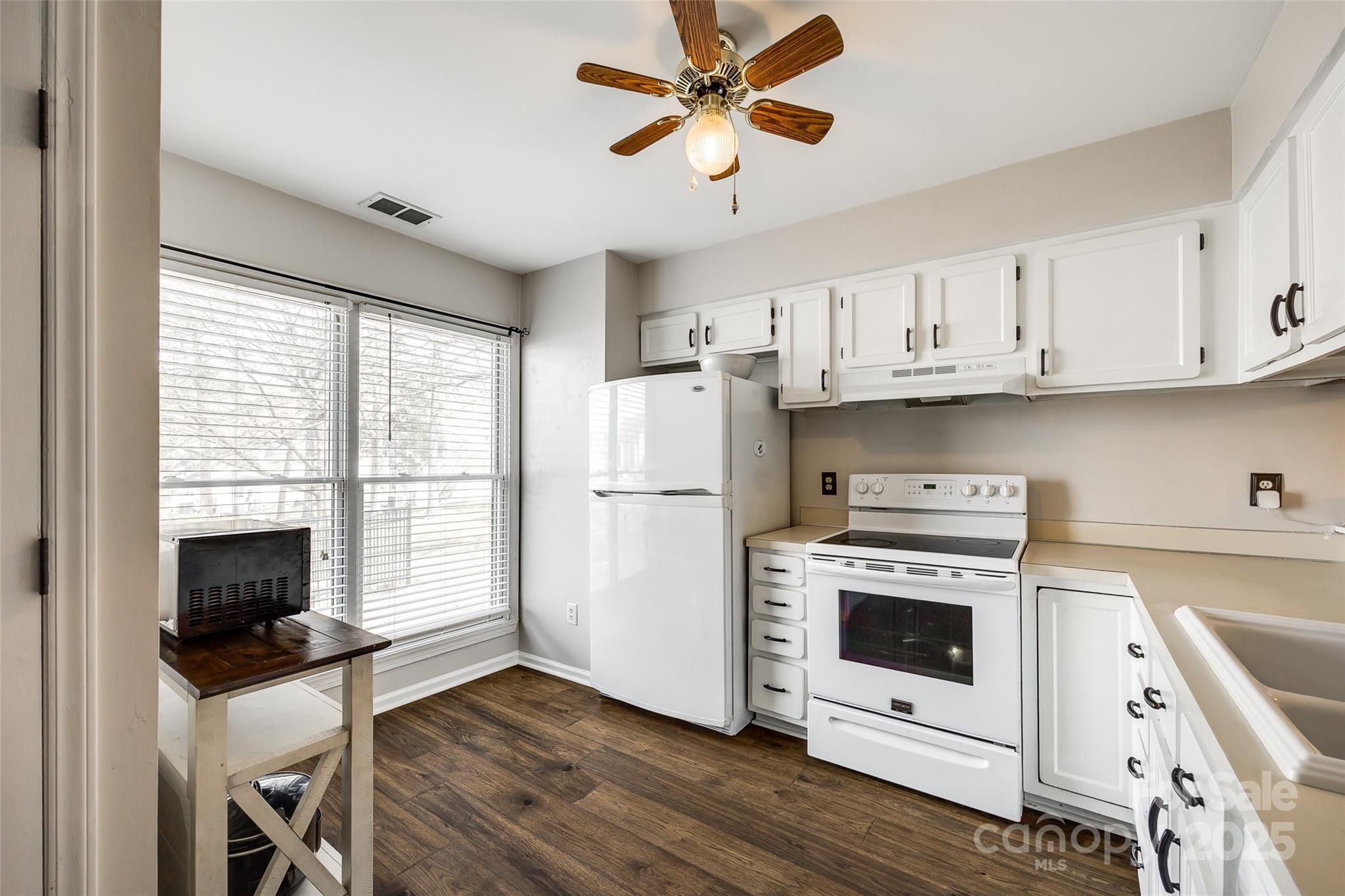 10961 Carmel Crossing Road Property Photo 5