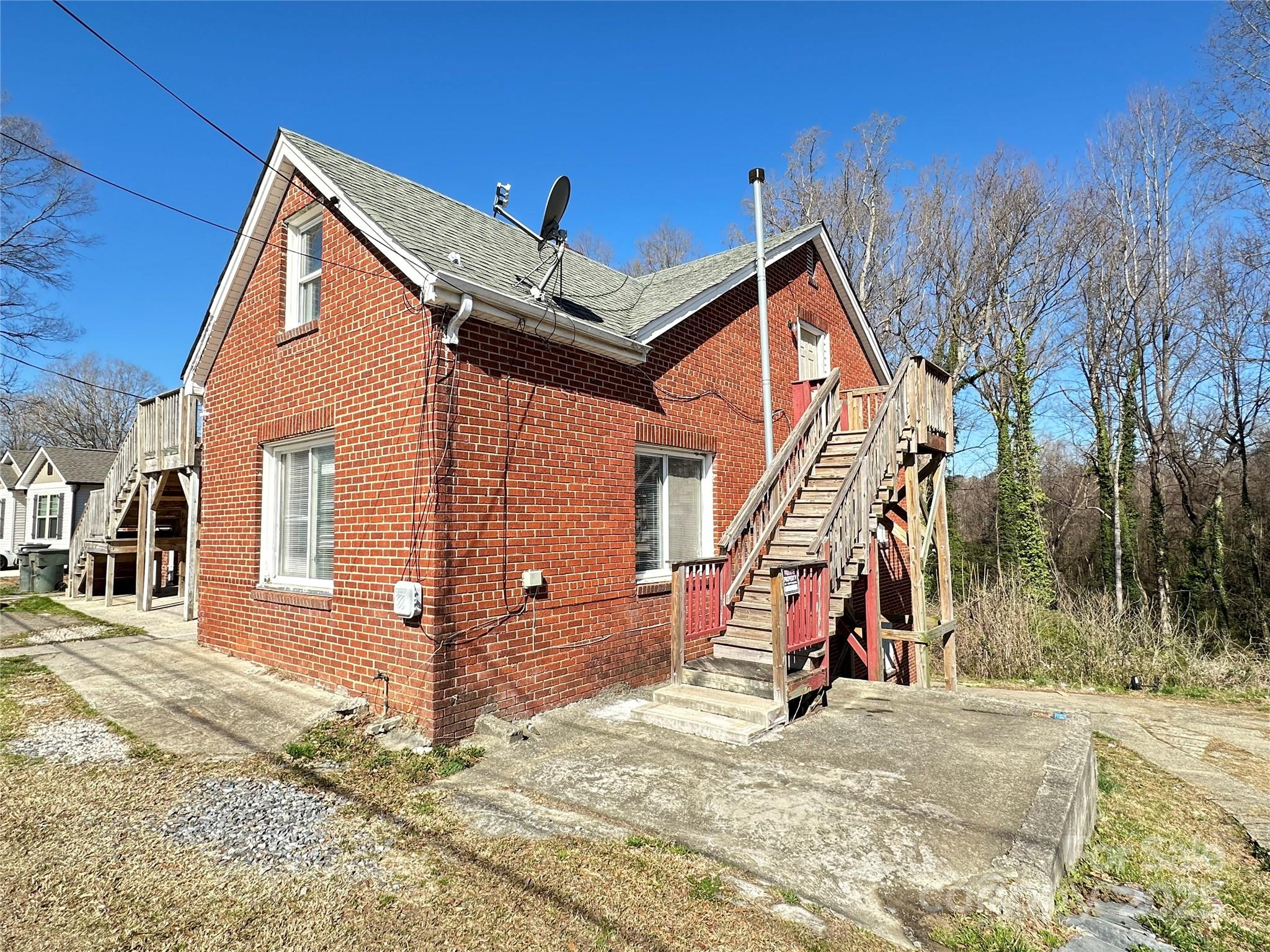 1008 Gaston Avenue Property Photo 3
