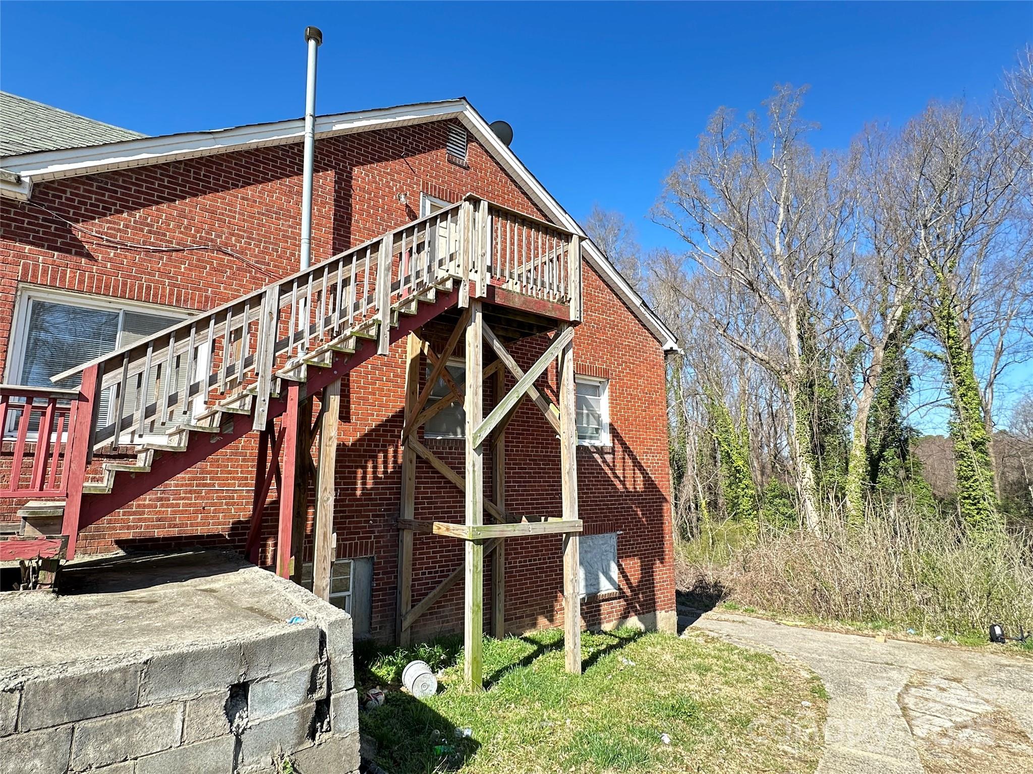 1008 Gaston Avenue Property Photo 4