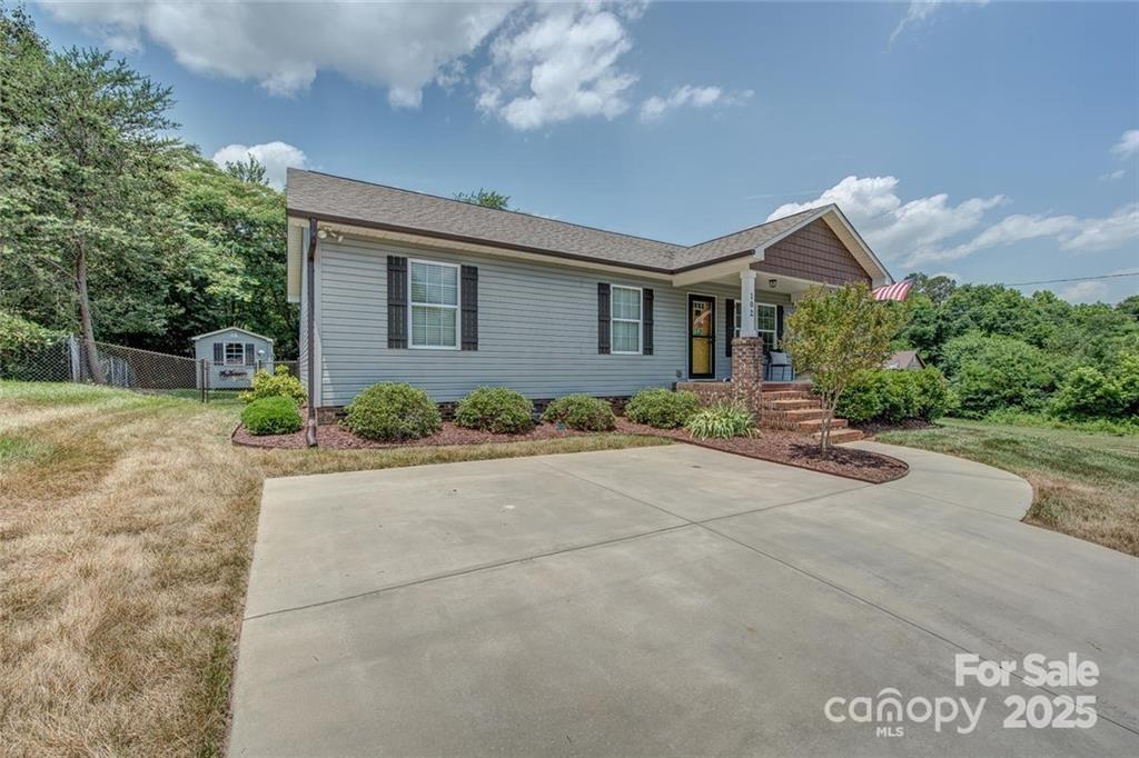 102 Lee Street Property Photo