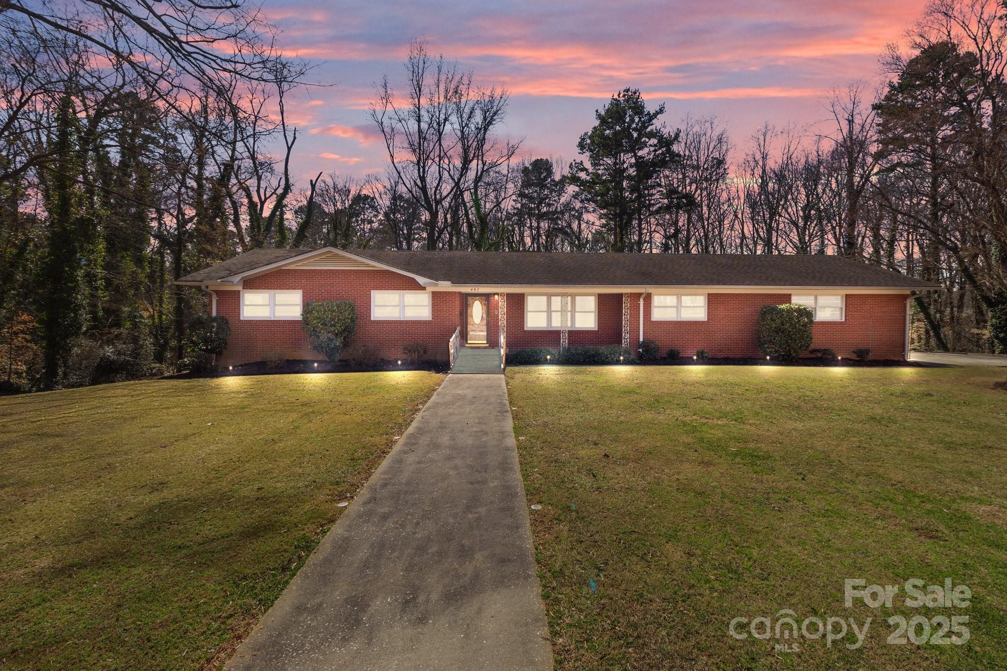 407 Pinecroft Lane Property Photo