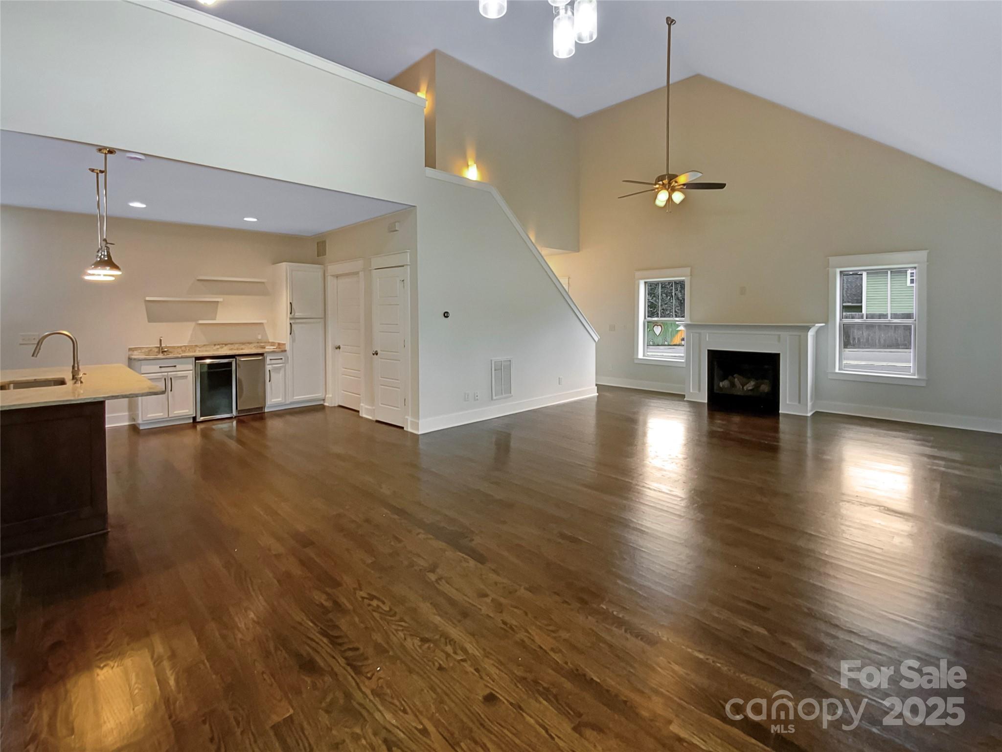 2927 Clemson Avenue Property Photo 3