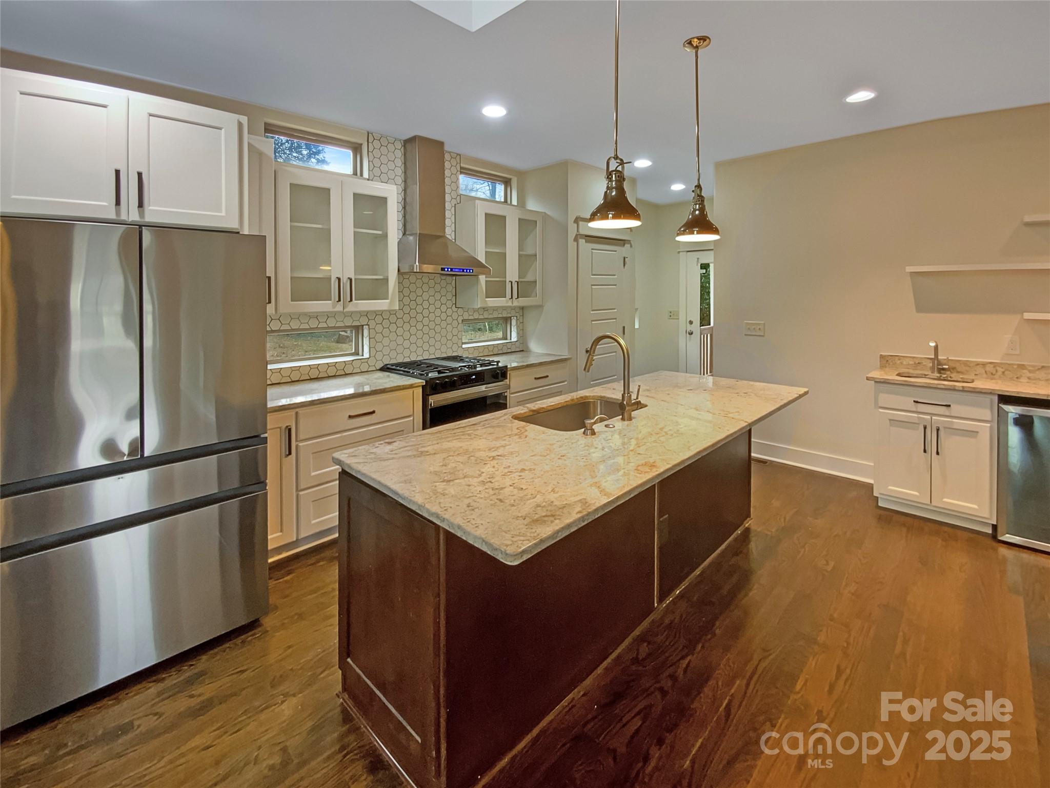 2927 Clemson Avenue Property Photo 6