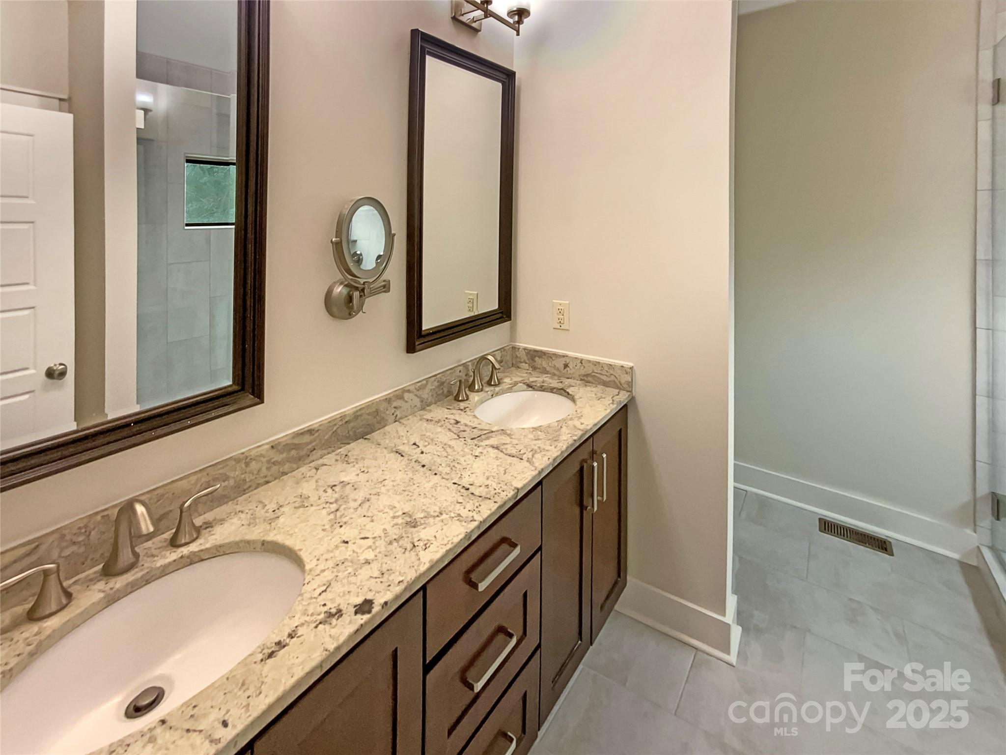 2927 Clemson Avenue Property Photo 7
