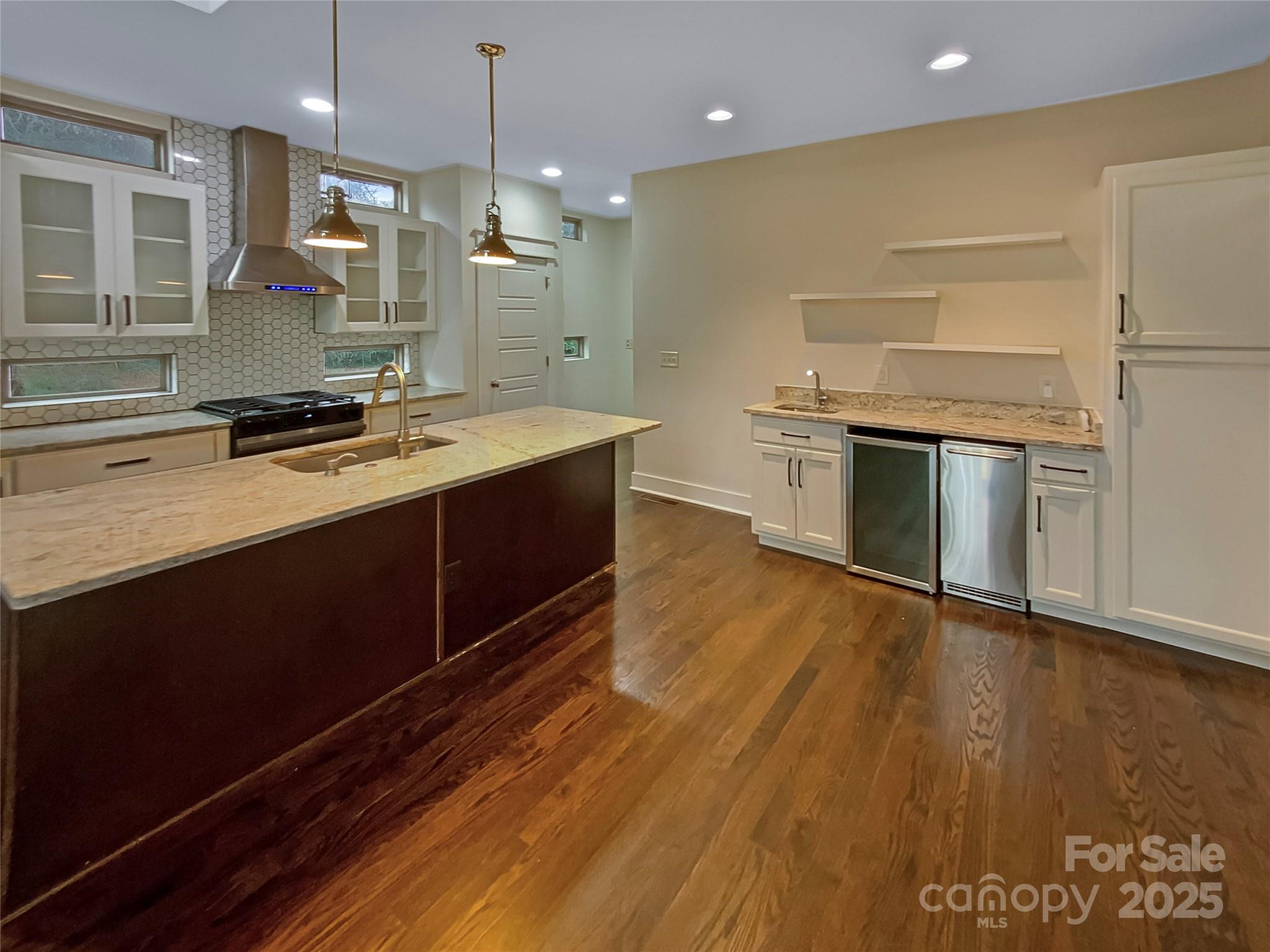 2927 Clemson Avenue Property Photo 14